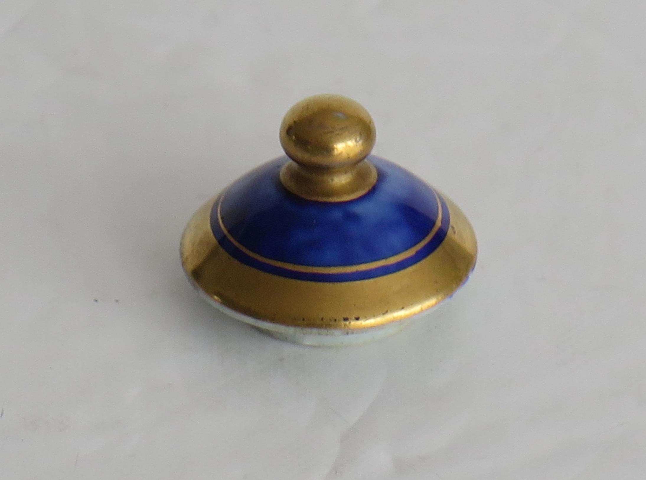 Rare Mason's Ironstone Miniature Urn in Gold Rose Japan Pattern, circa 1820 For Sale 2