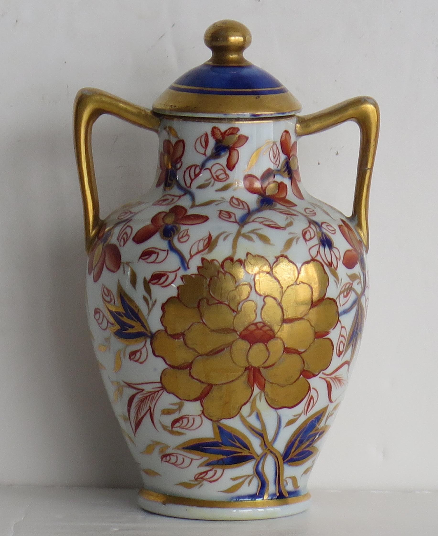 Chinoiserie Rare Mason's Ironstone Miniature Urn in Gold Rose Japan Pattern, circa 1820 For Sale