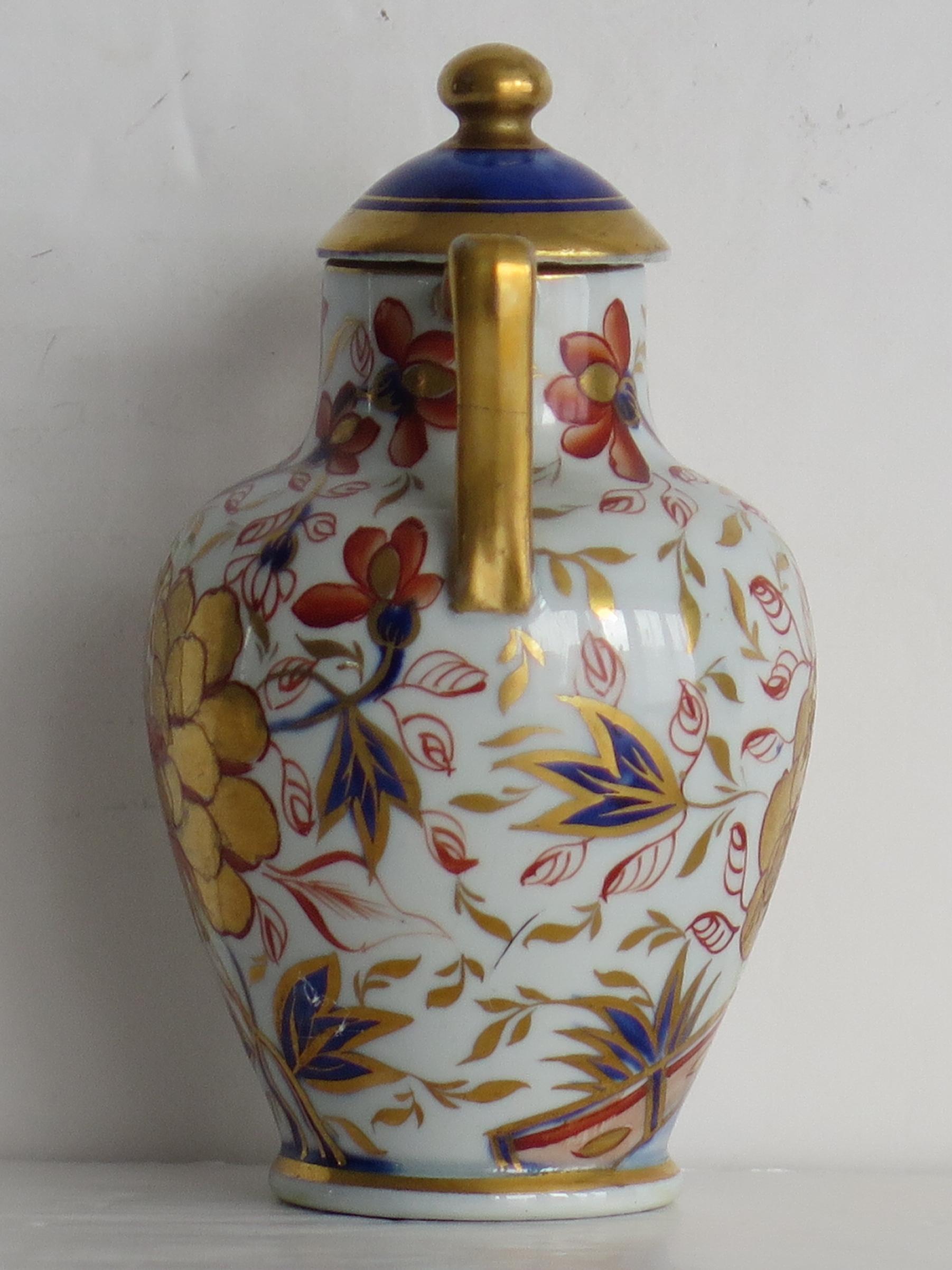 XIX secolo Rara urna in miniatura Mason's Ironstone con motivo Gold Rose Japan, circa 1820 in vendita