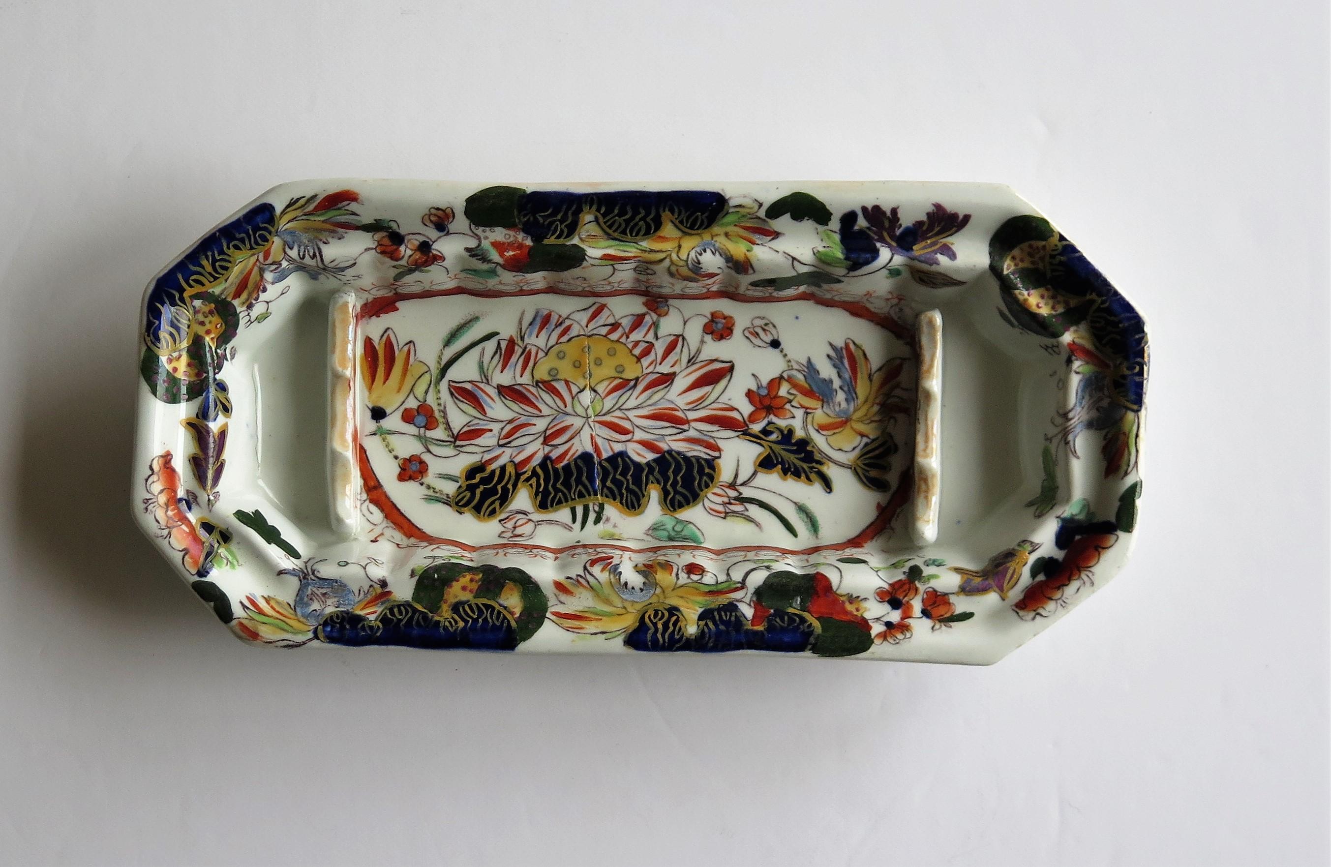 This is a good early Mason's Ironstone pottery pen tray or dish in the very decorative water lily pattern, produced by the Mason's factory at Lane Delph, Staffordshire, England, circa 1830.

Mason's pen trays are rare items and not many survived