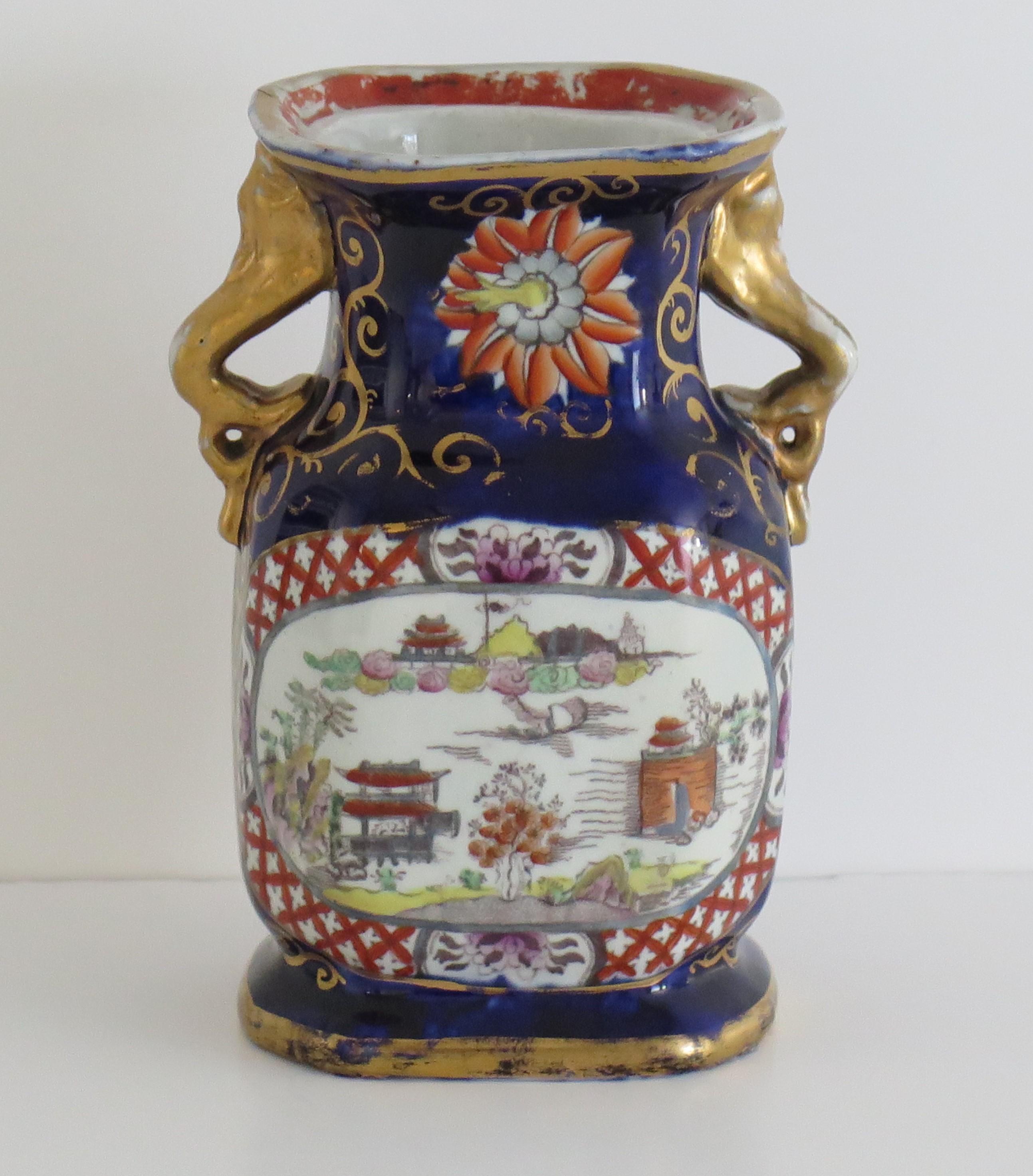 This is a rare shaped mid size ironstone vase, in the Canton pattern, made by the Mason's factory in the early 19th century.

The vase has a good profile, having an octagonal shape, with two dolphin side handles. The vase is decorated with a