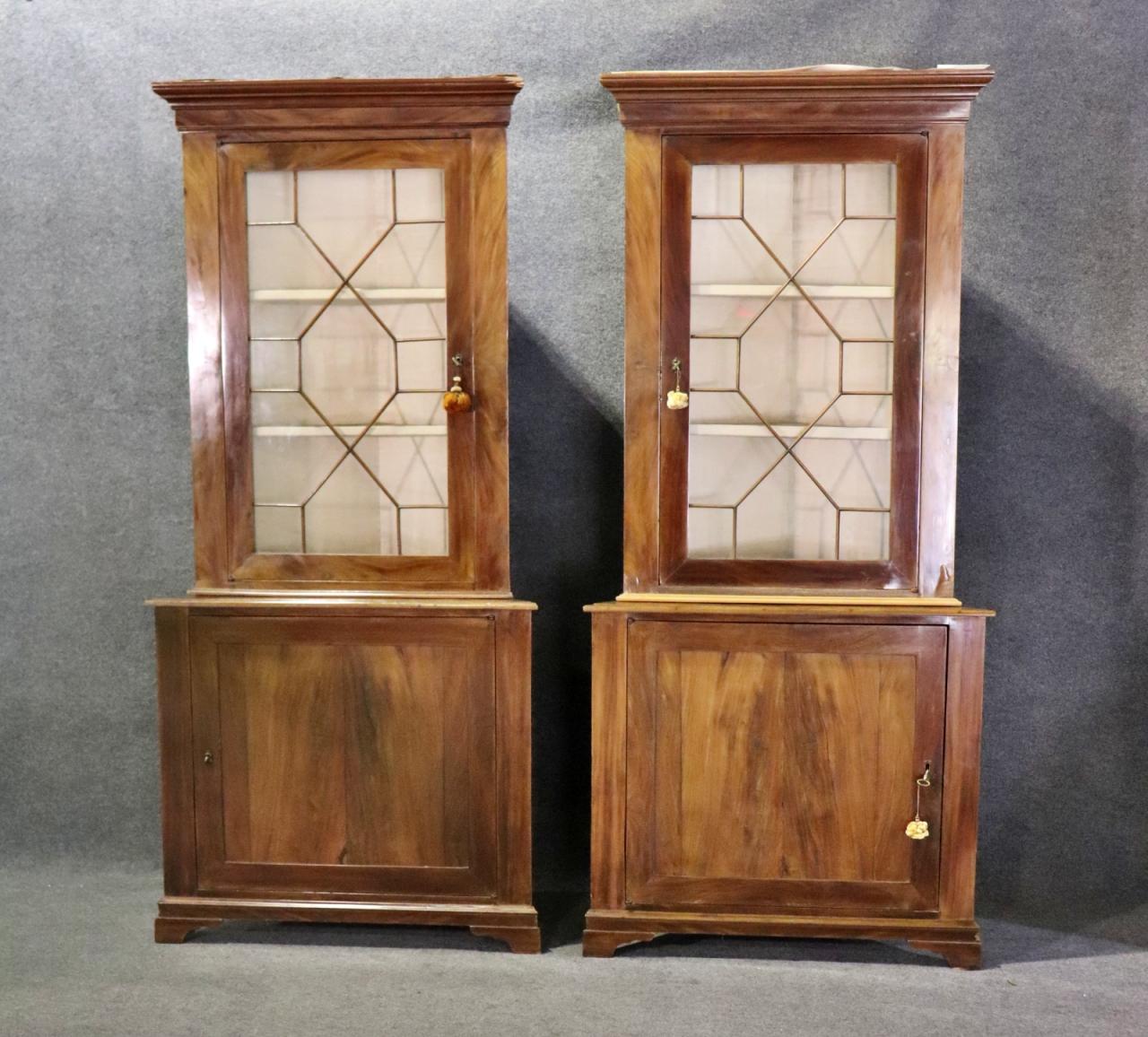 Rare Matched Pair Edwardian Chippendale Style Individual Glazed Corner Cabinets In Good Condition For Sale In Swedesboro, NJ