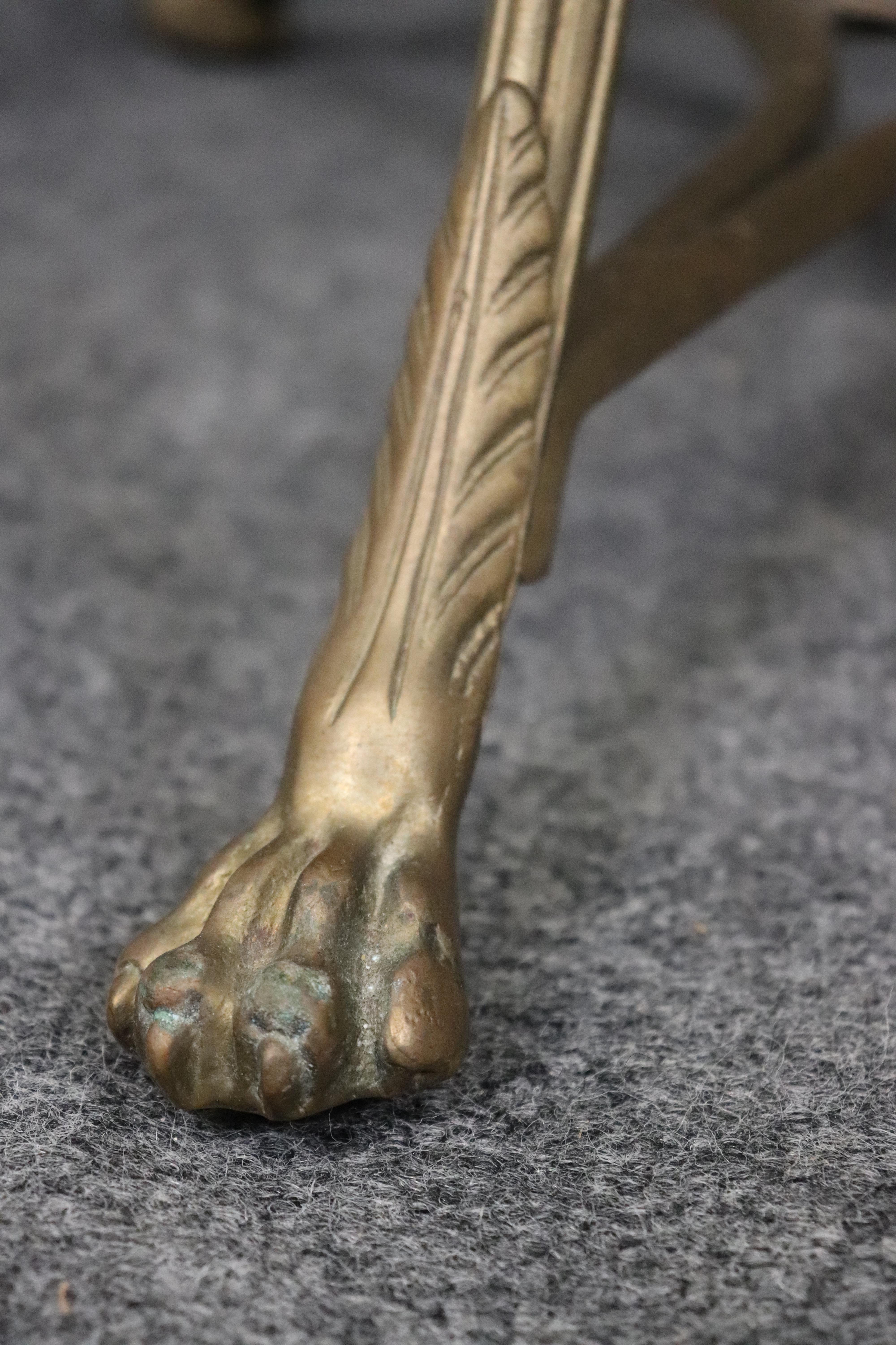 Rare paire assortie de grands Gueridons en bronze massif et granit noir en vente 1
