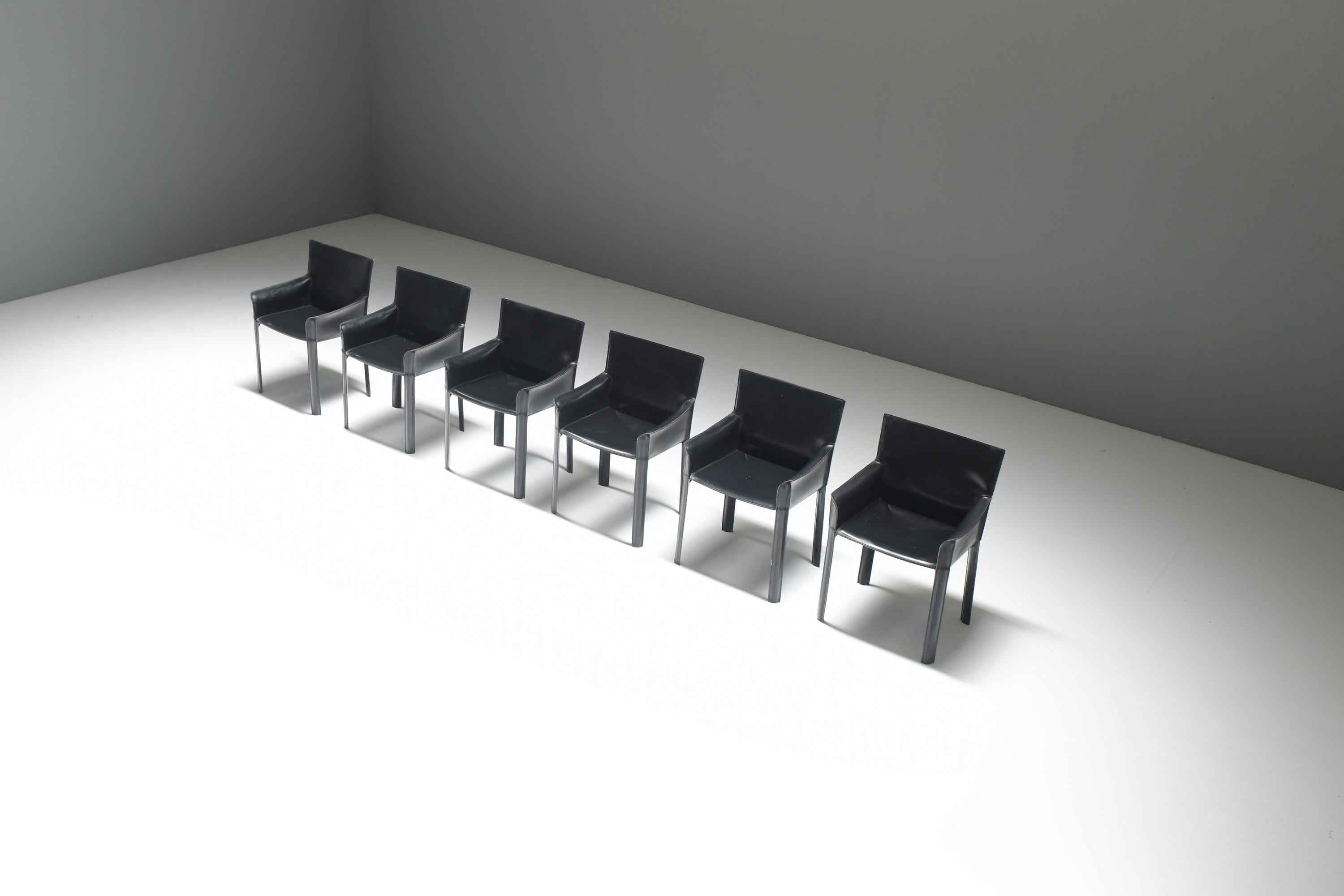 Rare & matching vintage set of 6 Leather Dining Chairs by De Couro of Brazil Brasileño en venta