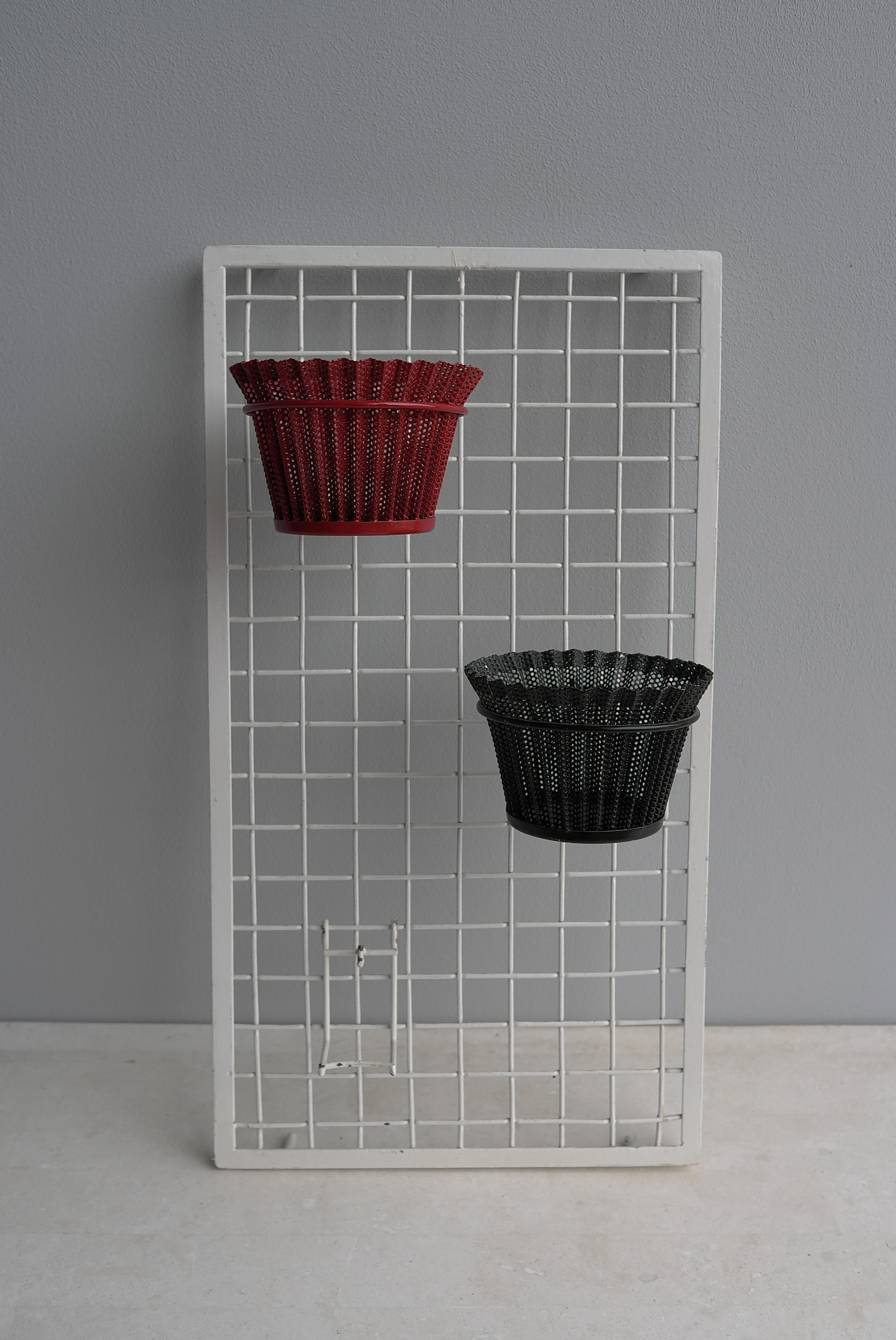 Rare support mural pour plantes Mathieu Matégot ''Rigitulle'' Atelier Artimeta 1950s en vente 4