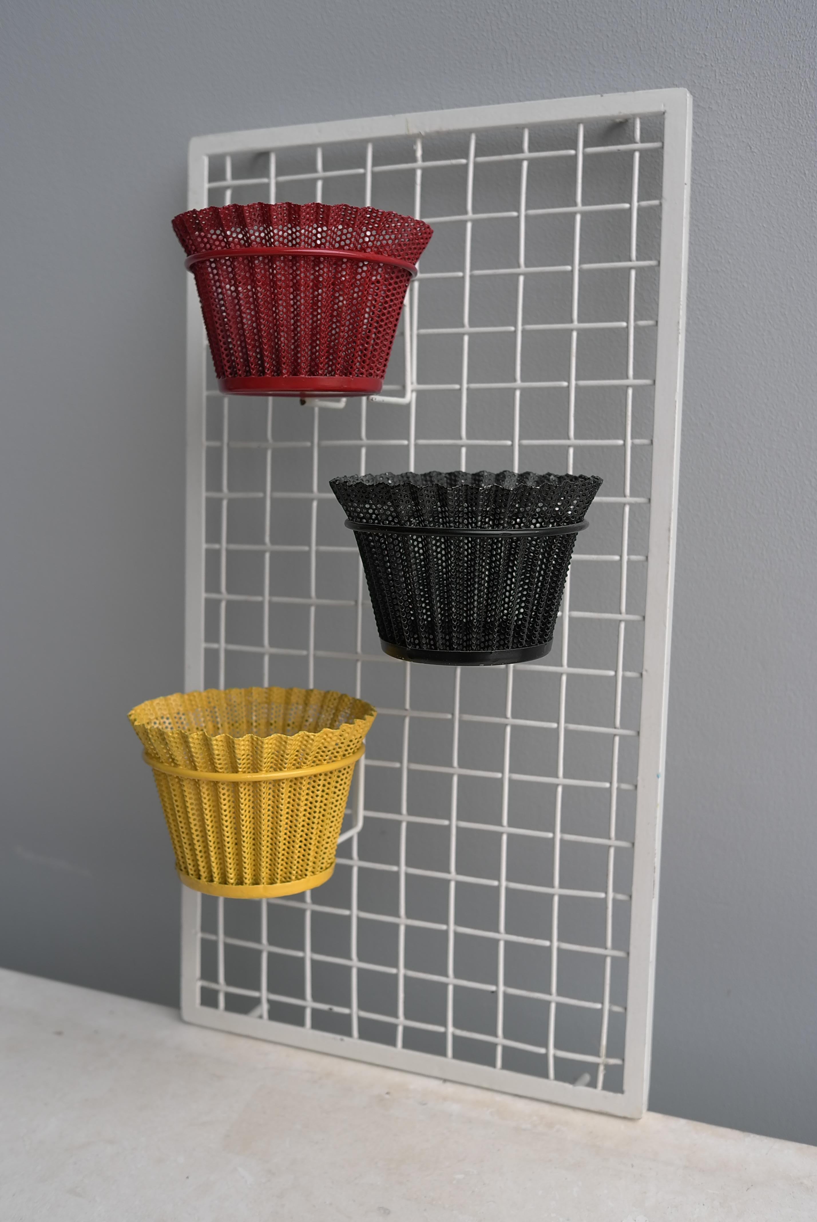 Mid-Century Modern Rare support mural pour plantes Mathieu Matégot ''Rigitulle'' Atelier Artimeta 1950s en vente