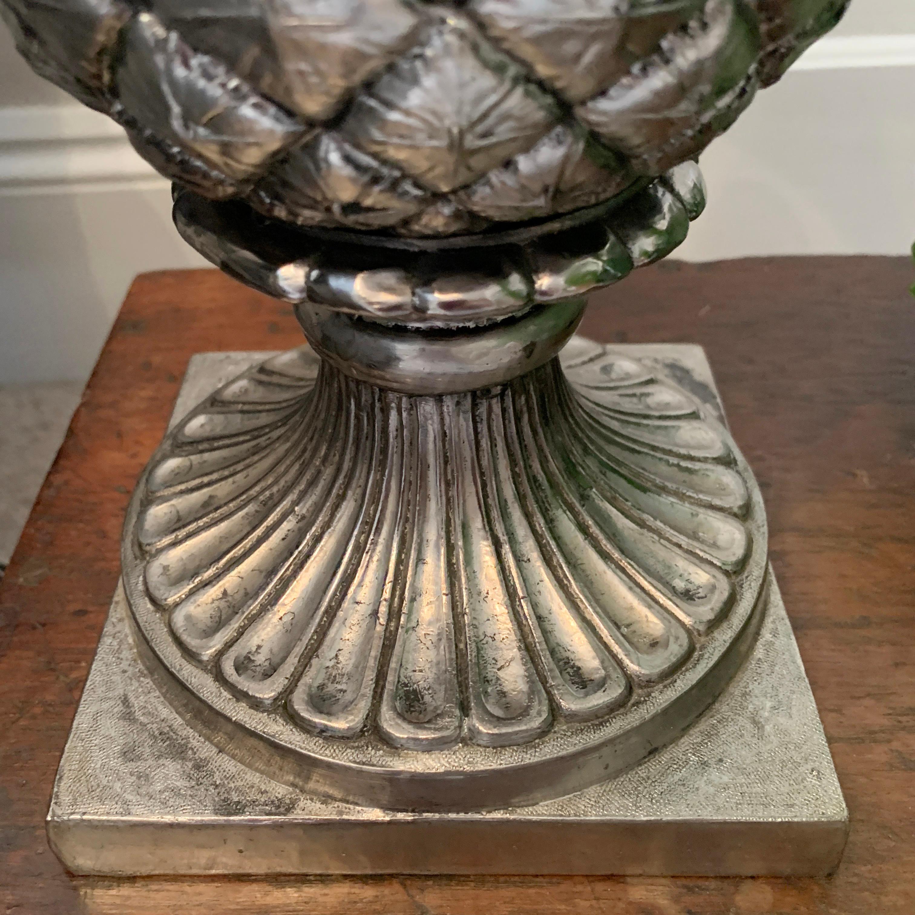 Mauro Manetti Lámpara de mesa con piña de plata, años 60 en venta 4