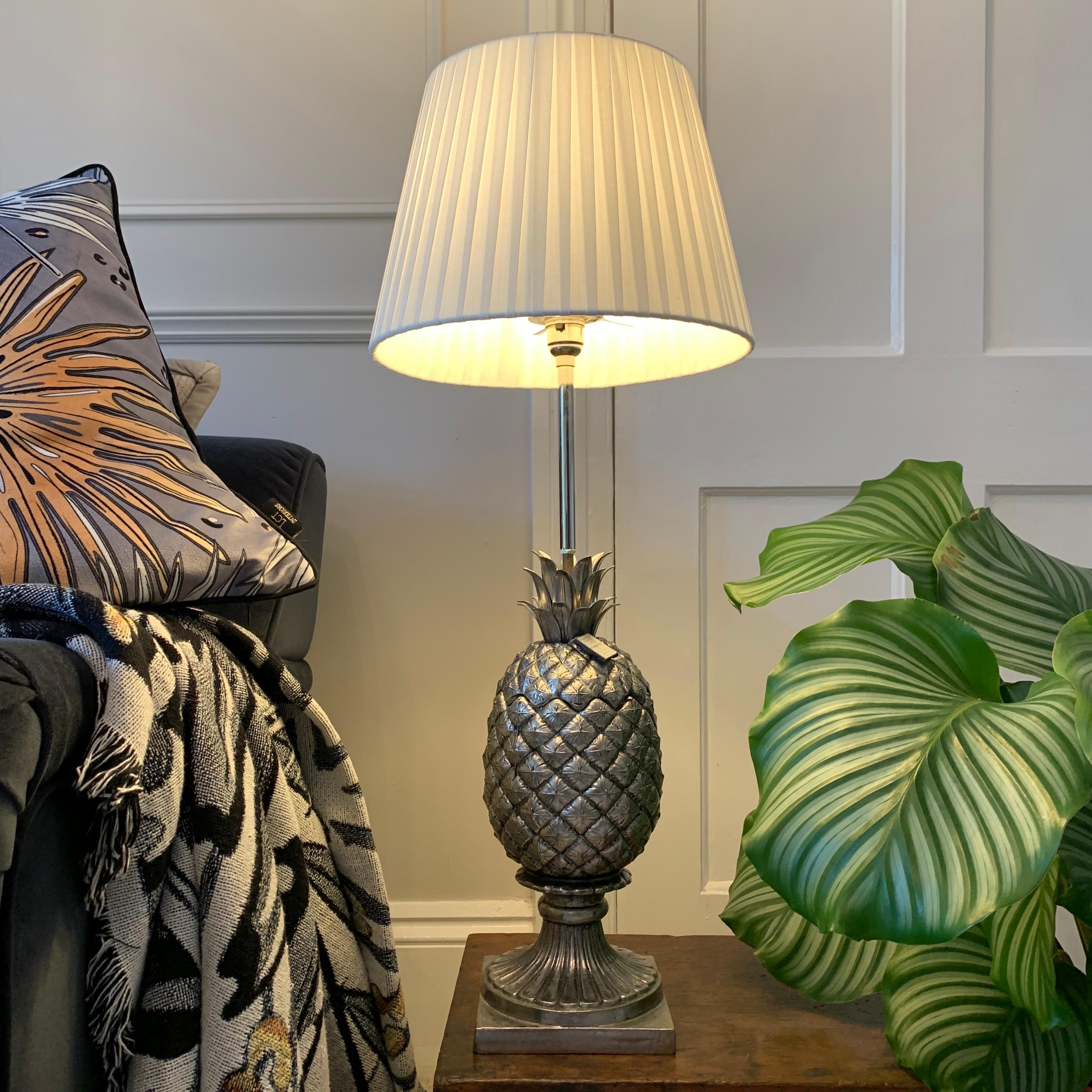 Fabulous super rare silver pineapple table lamp by Mauro Manetti, Italy c'1960's. This stunning lamp has its original silver finish and Manetti swing tag tied around the fronds. The Lamp is also stamped M/M Italy on the top corner of the base. Mauro