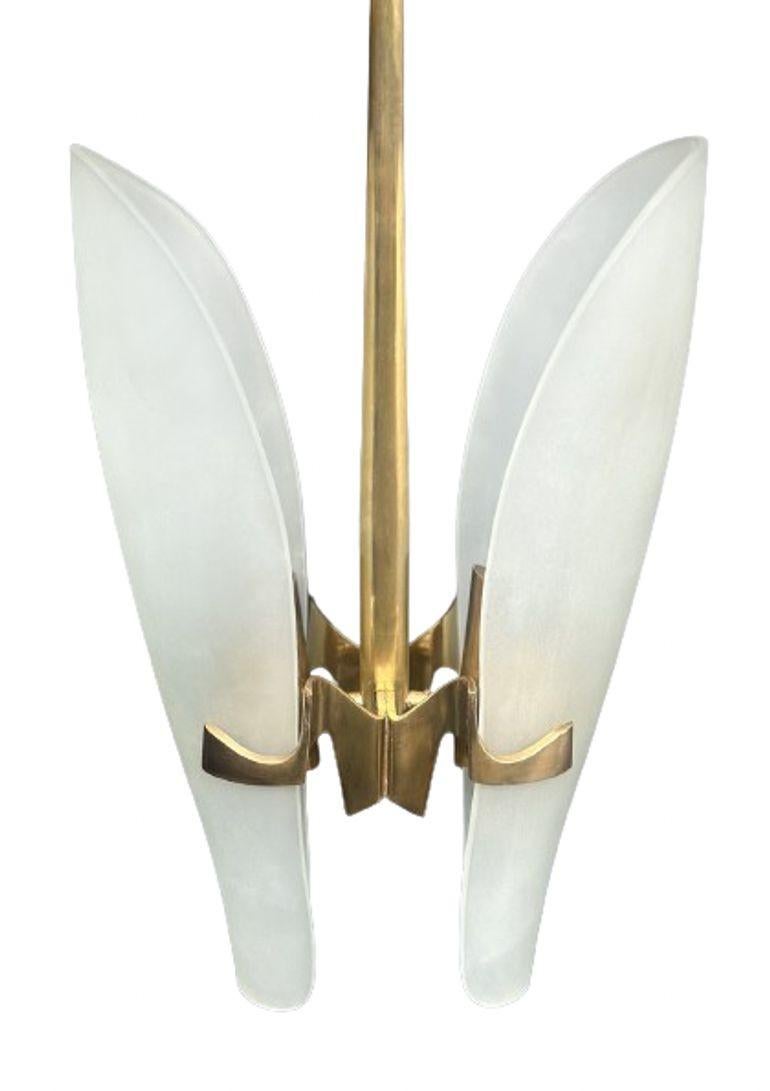 Raro colgante de Max Ingrand para Fontana Arte con cristal esmerilado curvado, Italia, años 60 Italiano en venta