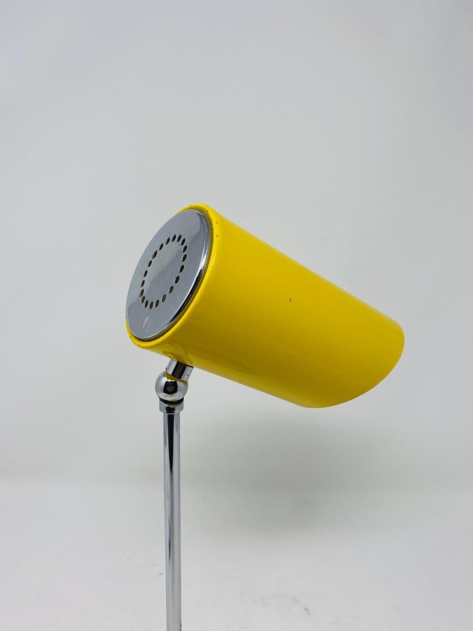 Rare MC Minimalist Space Age Yellow Accent Table Lamp In Good Condition For Sale In San Diego, CA
