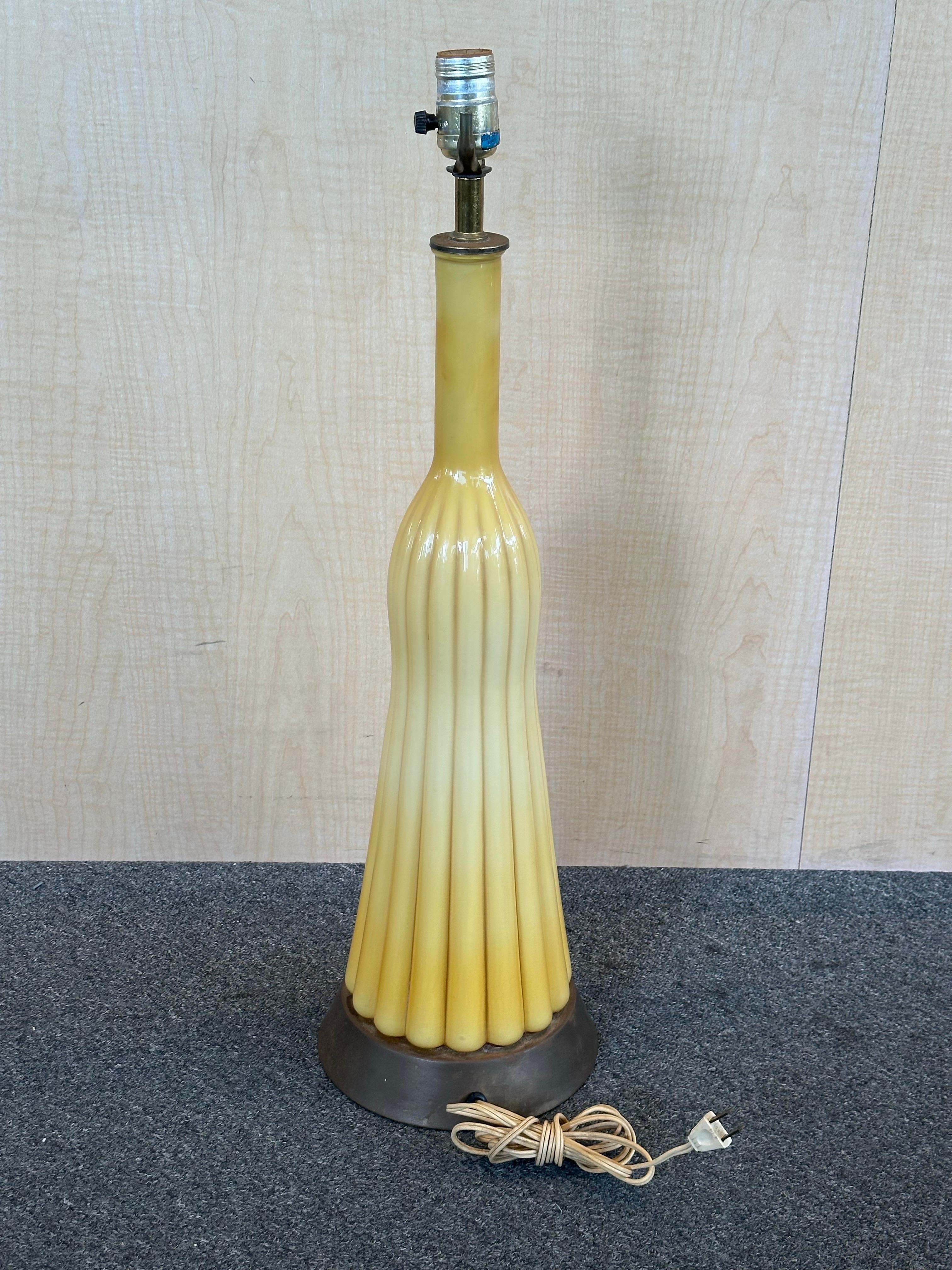 Rare MCM Empoli Butterscotch Ribbed Cased Murano Glass Table Lamp For Sale 2