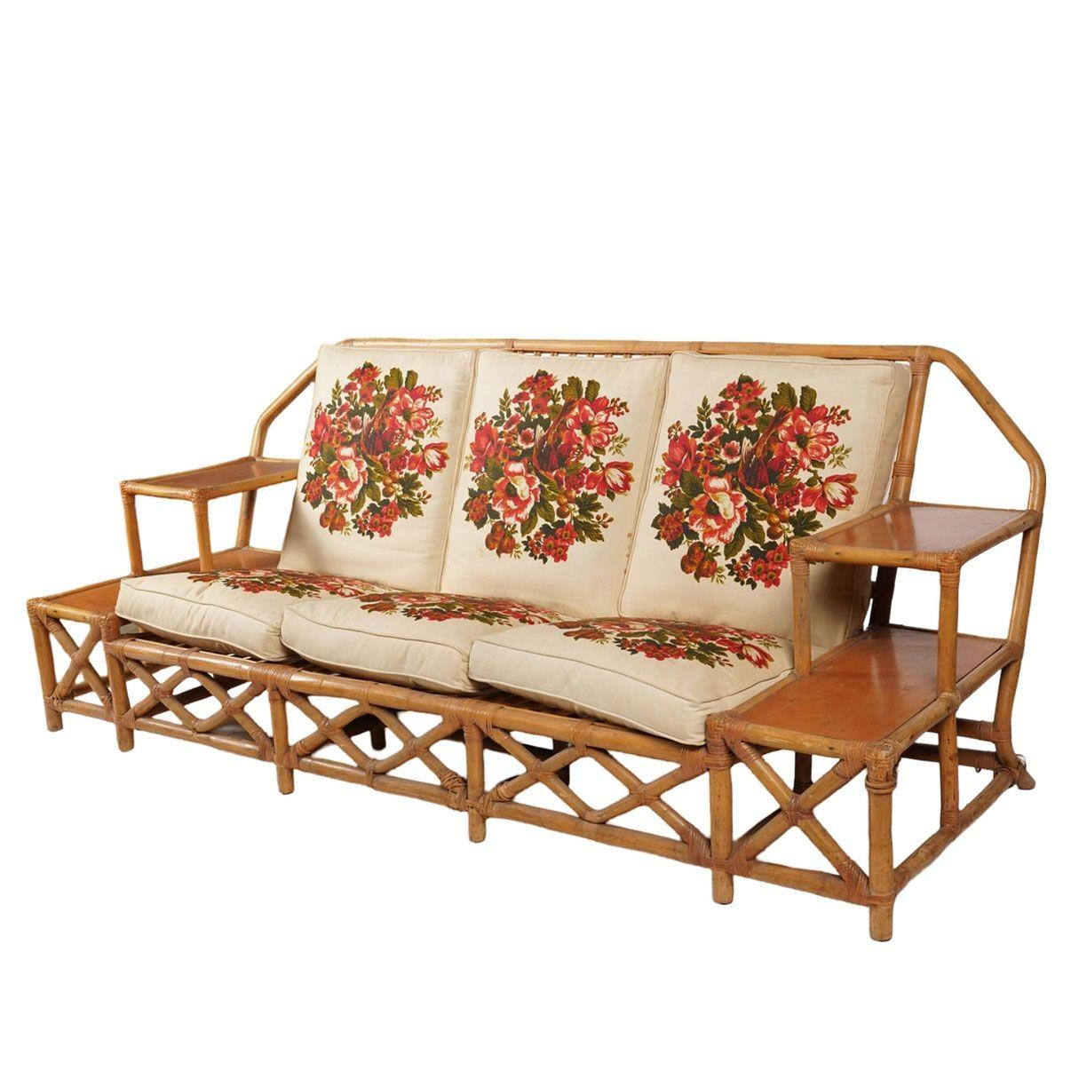 Américain Rare MCM Canapé Chaise Ottomane en rotin à gradins Ensemble de salon avec tables d'appoint encastrées en vente