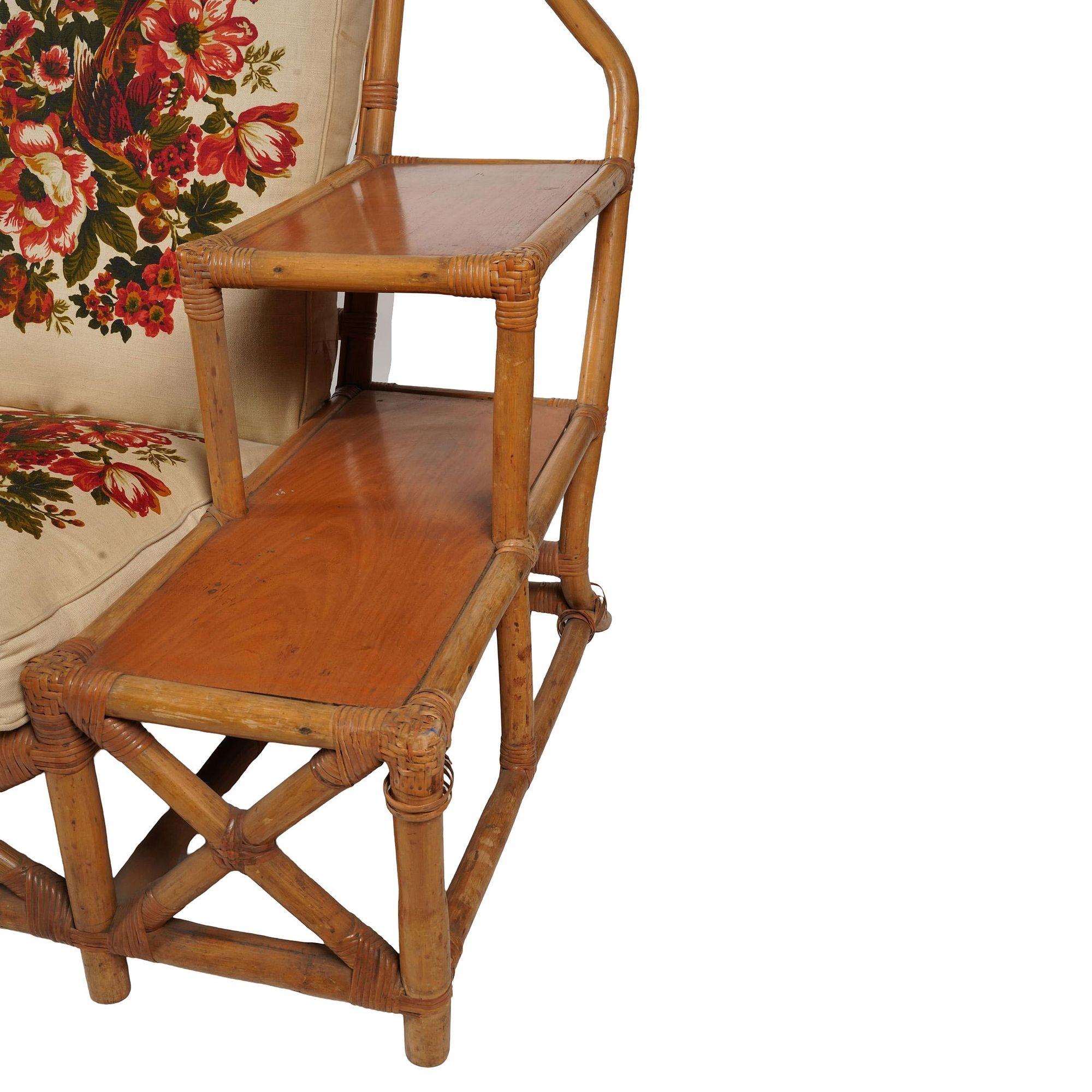 Rare MCM Canapé Chaise Ottomane en rotin à gradins Ensemble de salon avec tables d'appoint encastrées en vente 1