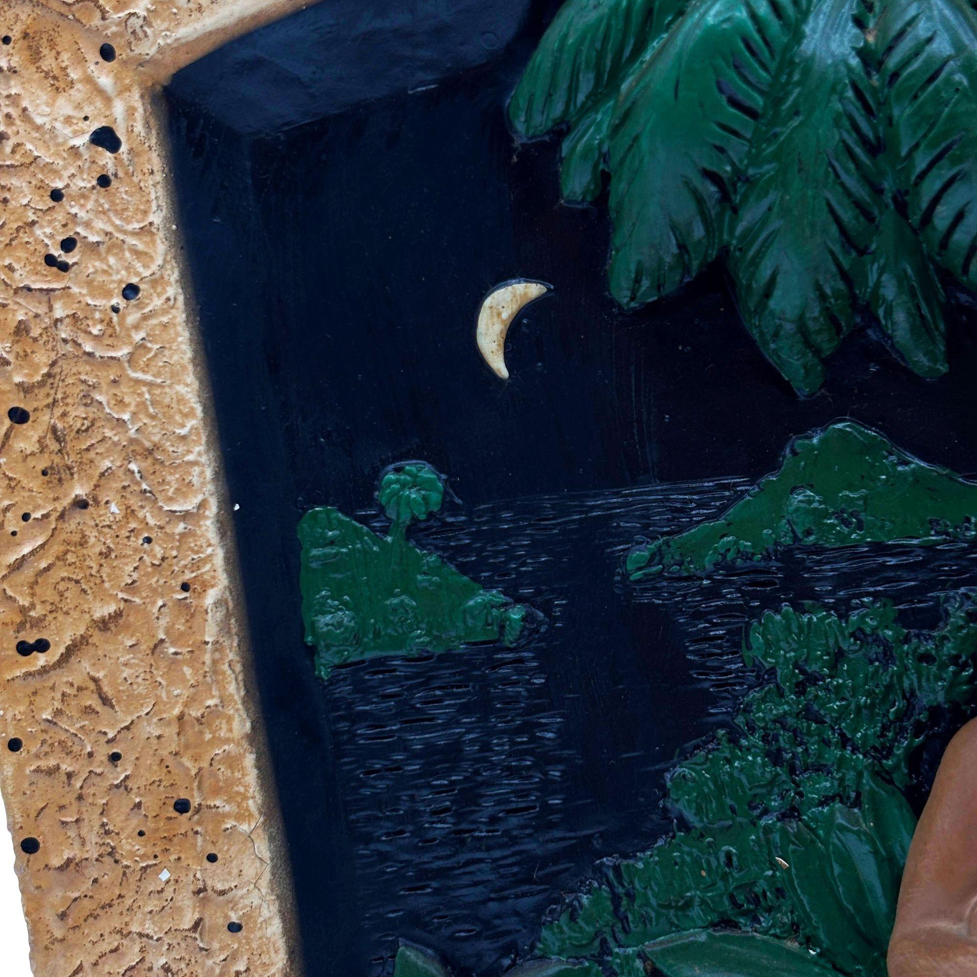 Raro par de esculturas de pared en 3D de cerámica artística MCM Tropical Hula Girl & Ukulele Boy en venta 3