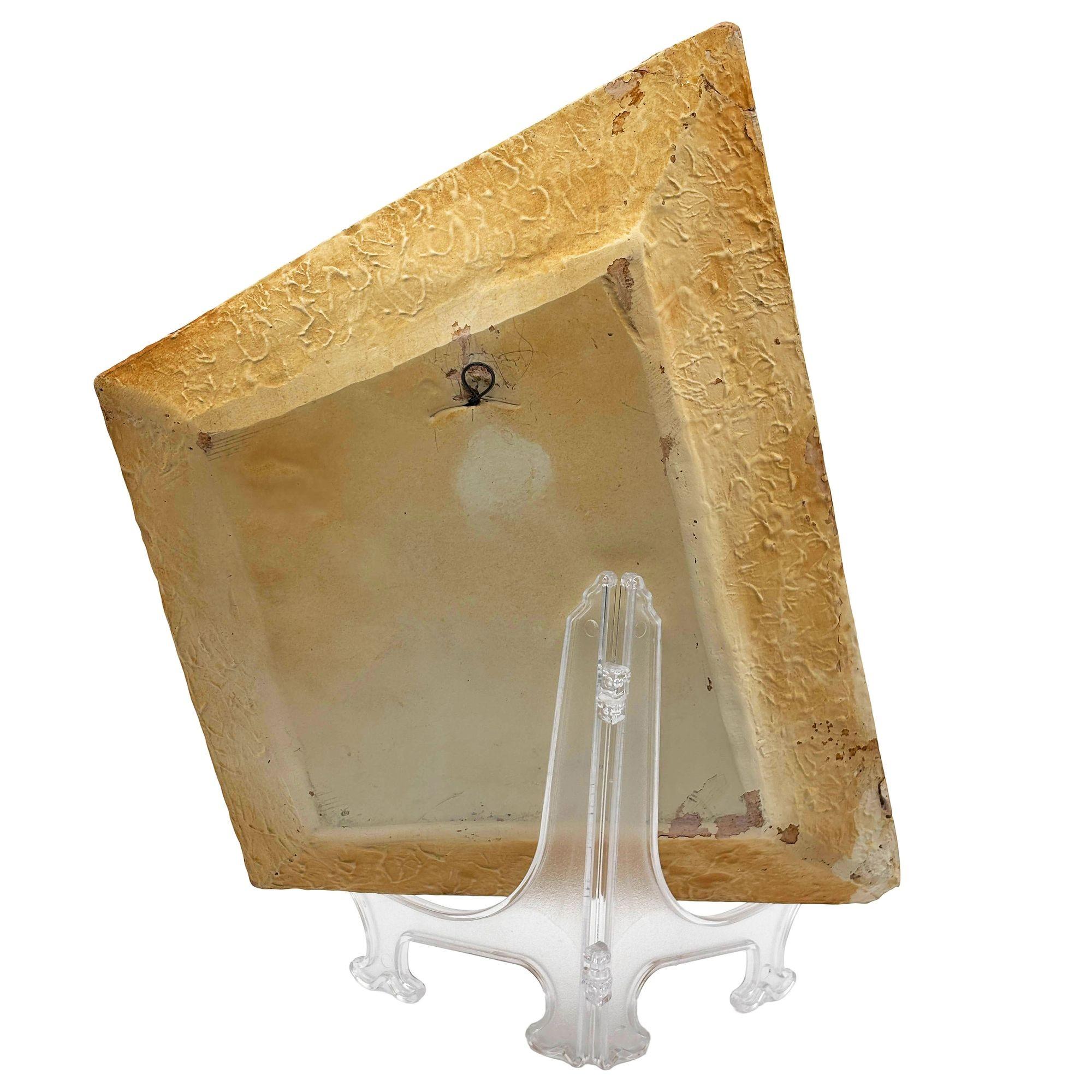 Raro par de esculturas de pared en 3D de cerámica artística MCM Tropical Hula Girl & Ukulele Boy en Excelente estado para la venta en Van Nuys, CA