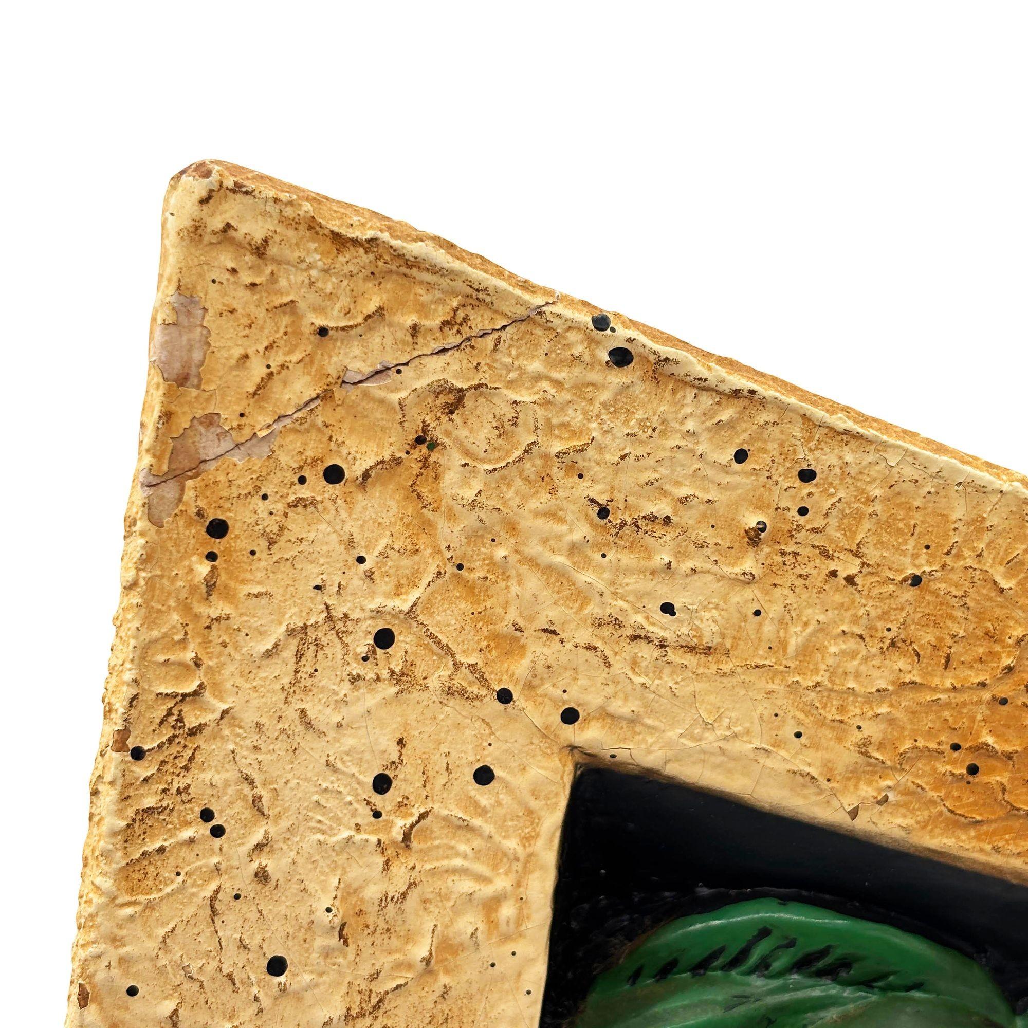 Raro par de esculturas de pared en 3D de cerámica artística MCM Tropical Hula Girl & Ukulele Boy mediados del siglo XX en venta