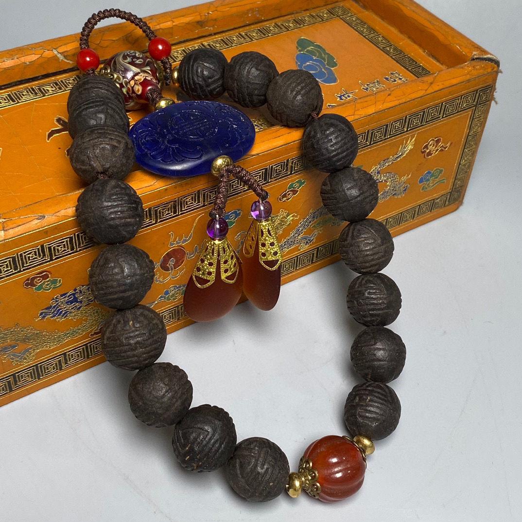Rare Medical Agarwood  bracelet, passed down from the Imperial Palace Hospital For Sale 2