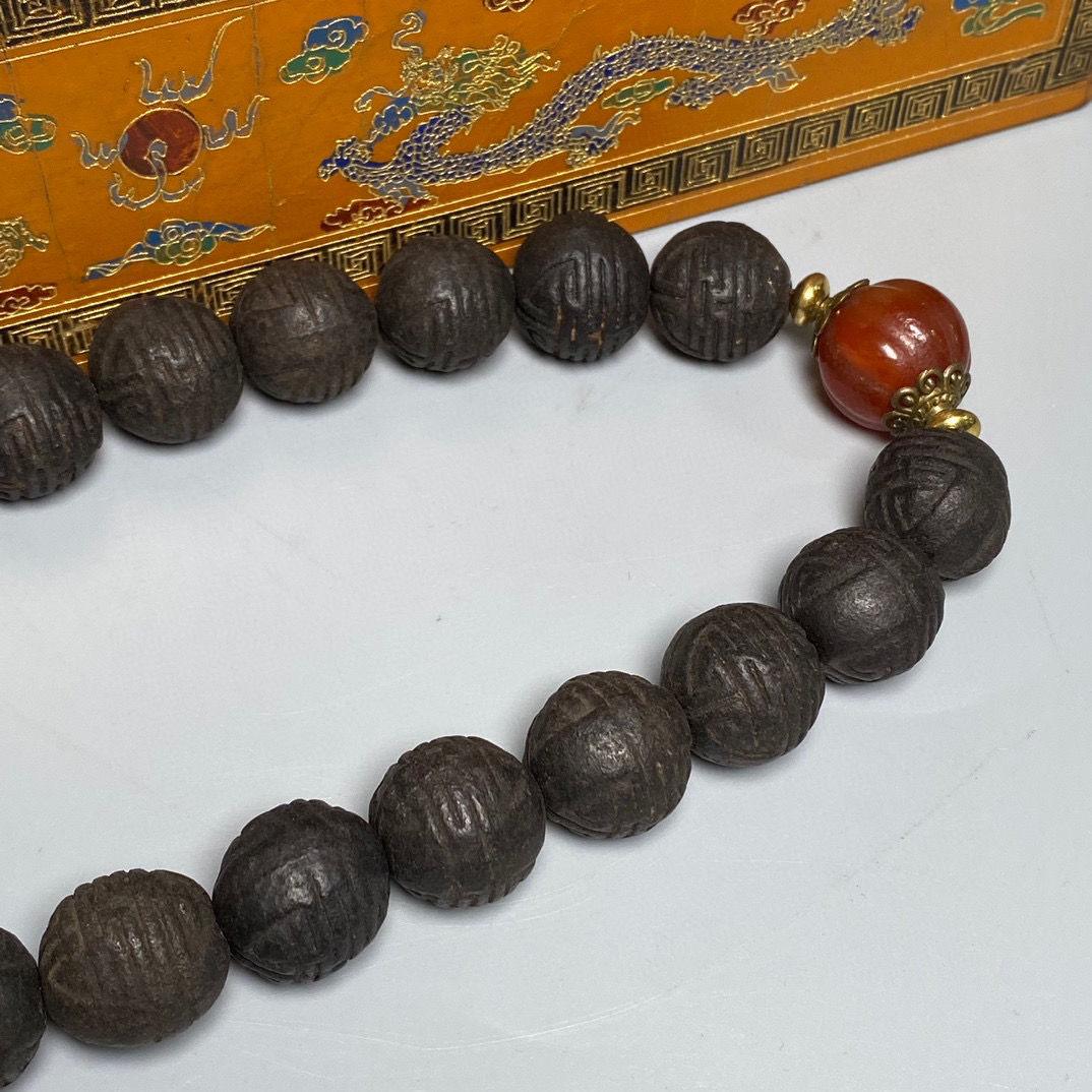 Rare Medical Agarwood  bracelet, passed down from the Imperial Palace Hospital For Sale 4