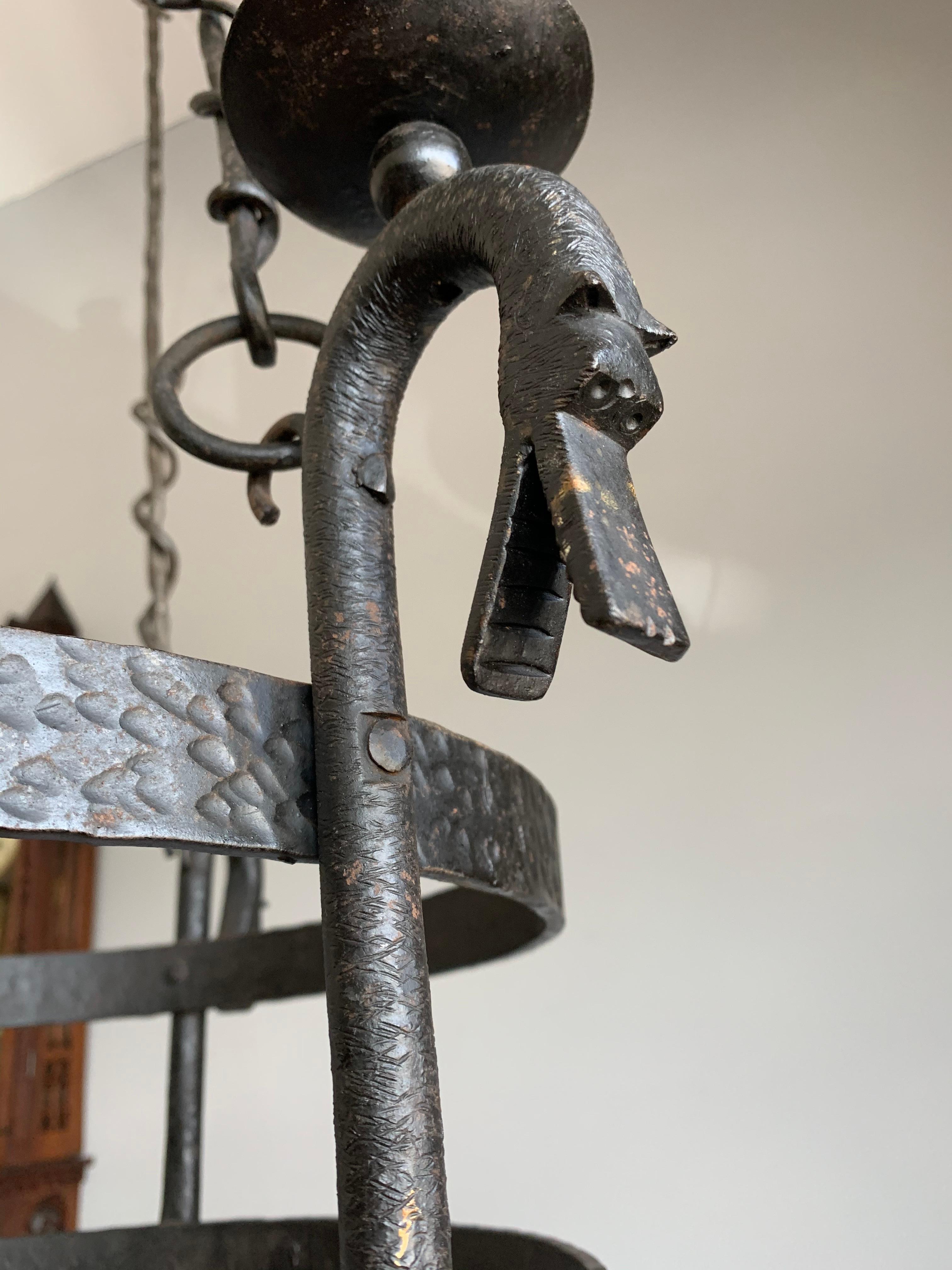 Raro Candelabro Dragón de Hierro Forjado a Mano de Estilo Medieval - Portavelas en venta 5