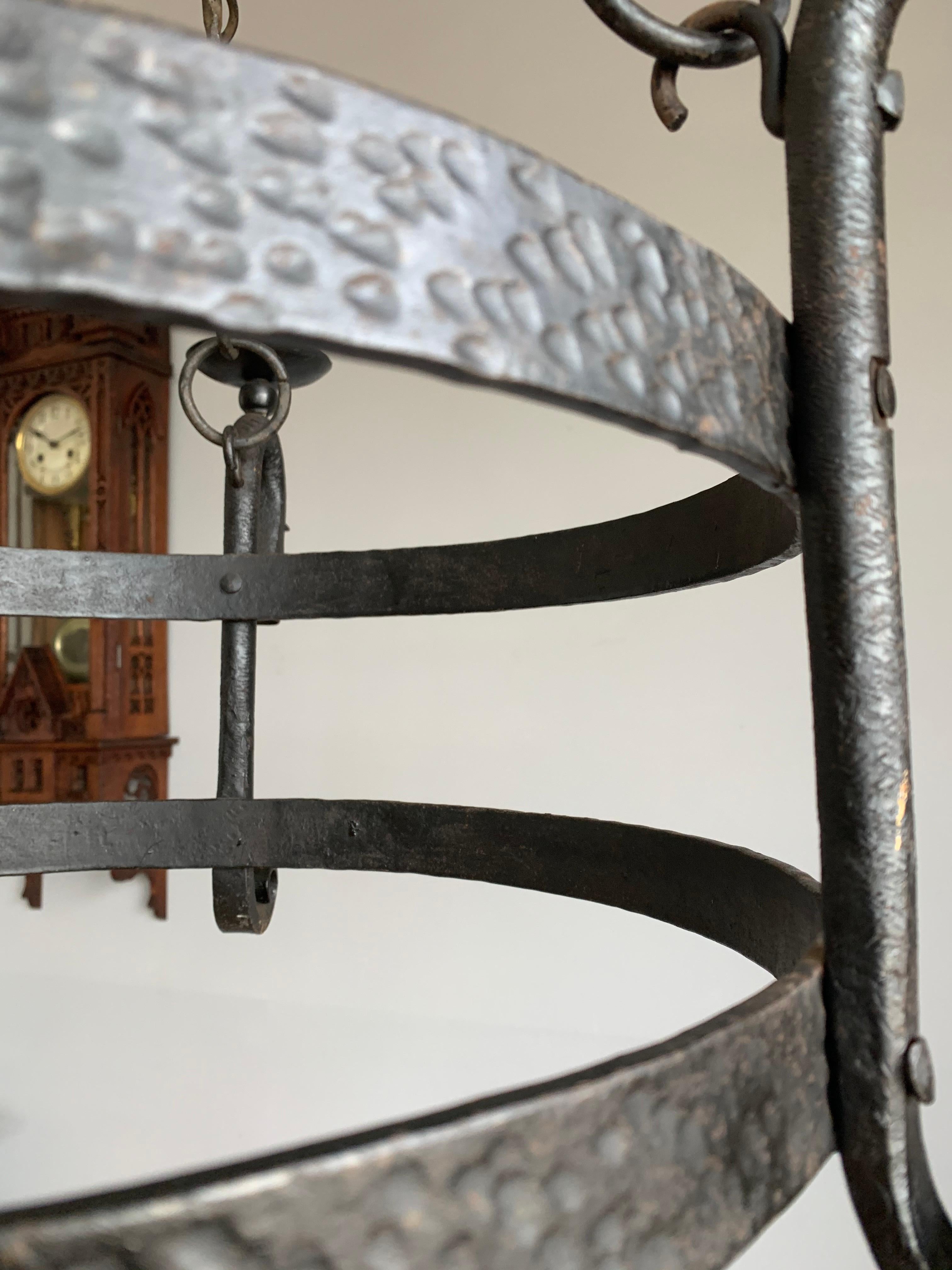 Raro Candelabro Dragón de Hierro Forjado a Mano de Estilo Medieval - Portavelas en venta 8