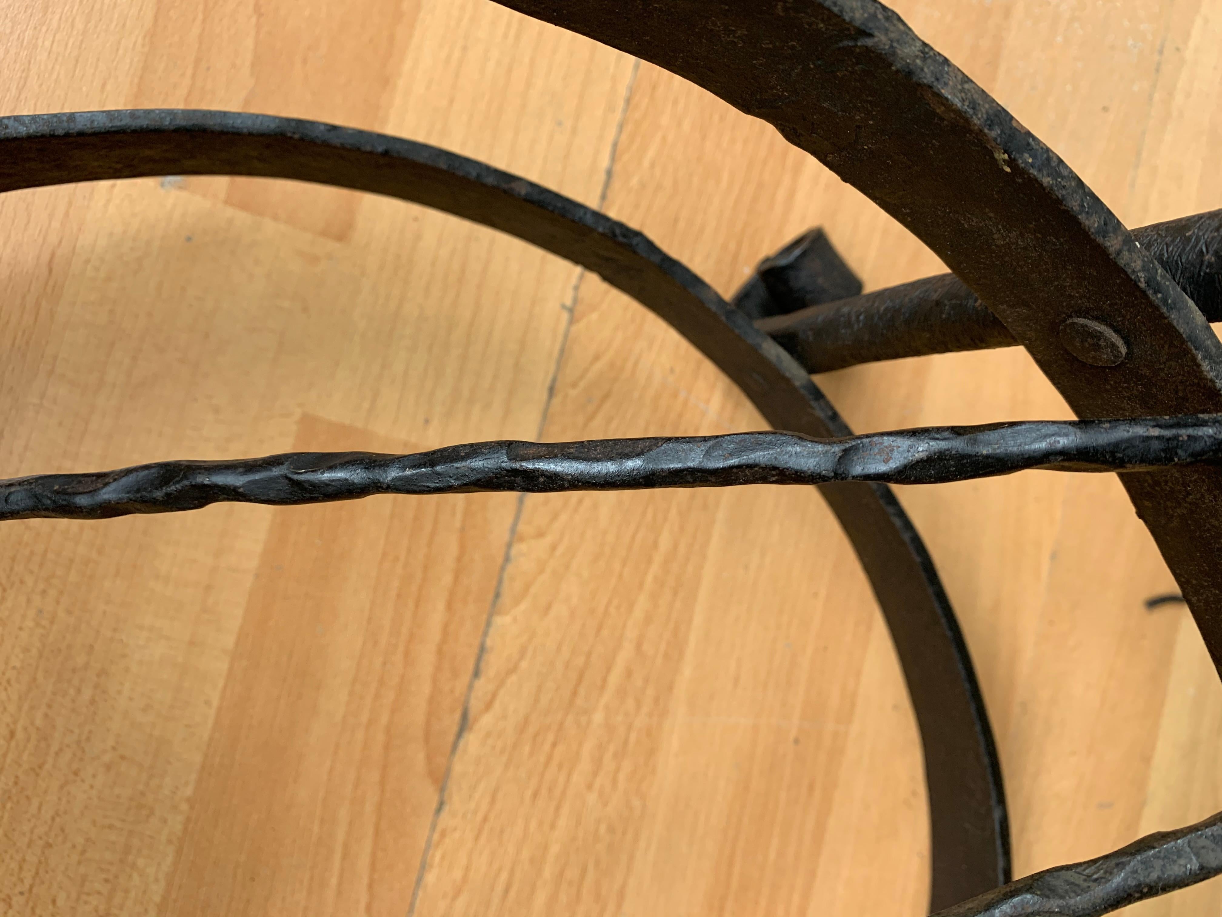 Raro Candelabro Dragón de Hierro Forjado a Mano de Estilo Medieval - Portavelas en venta 12