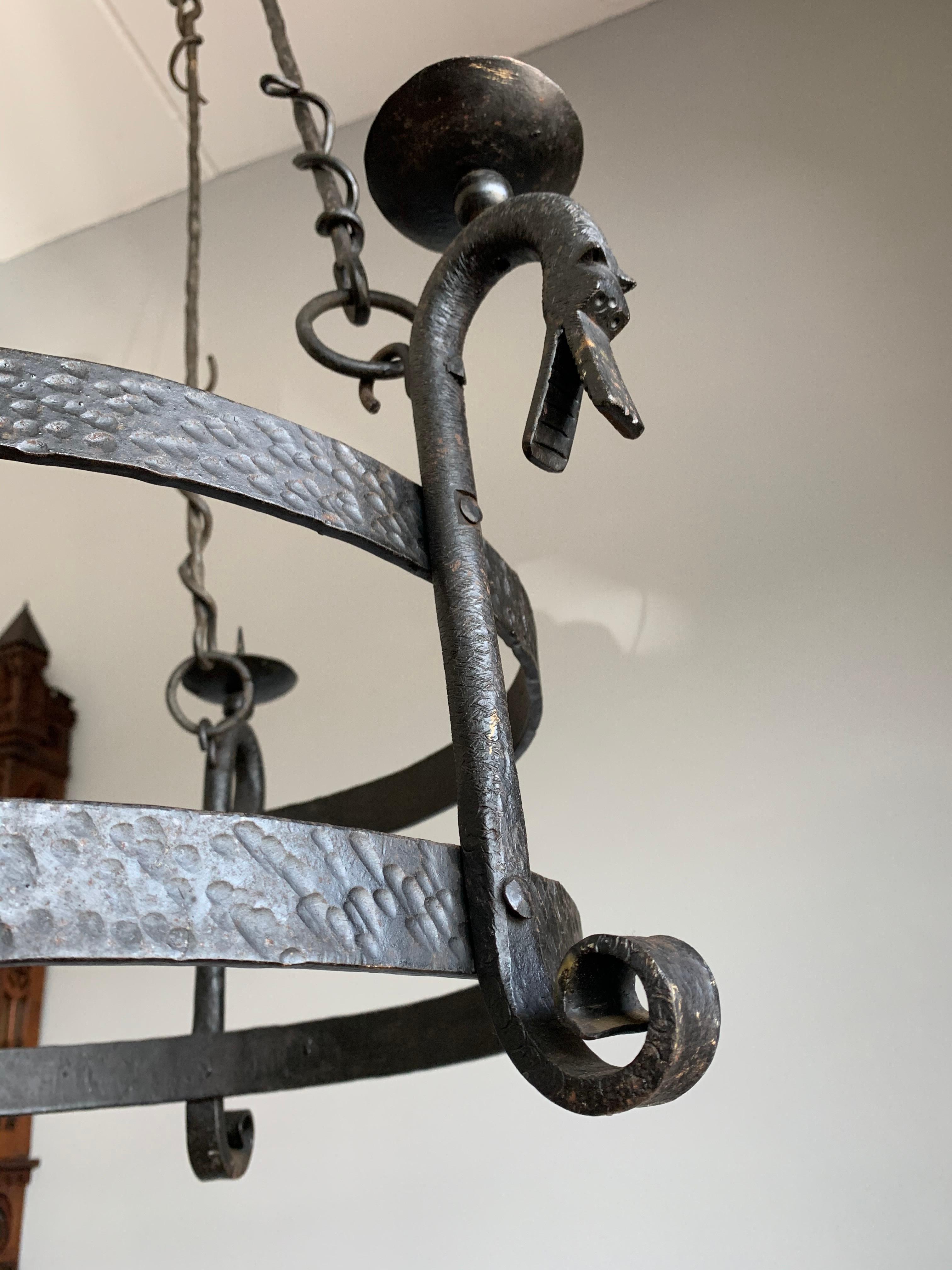 Raro Candelabro Dragón de Hierro Forjado a Mano de Estilo Medieval - Portavelas Europeo en venta