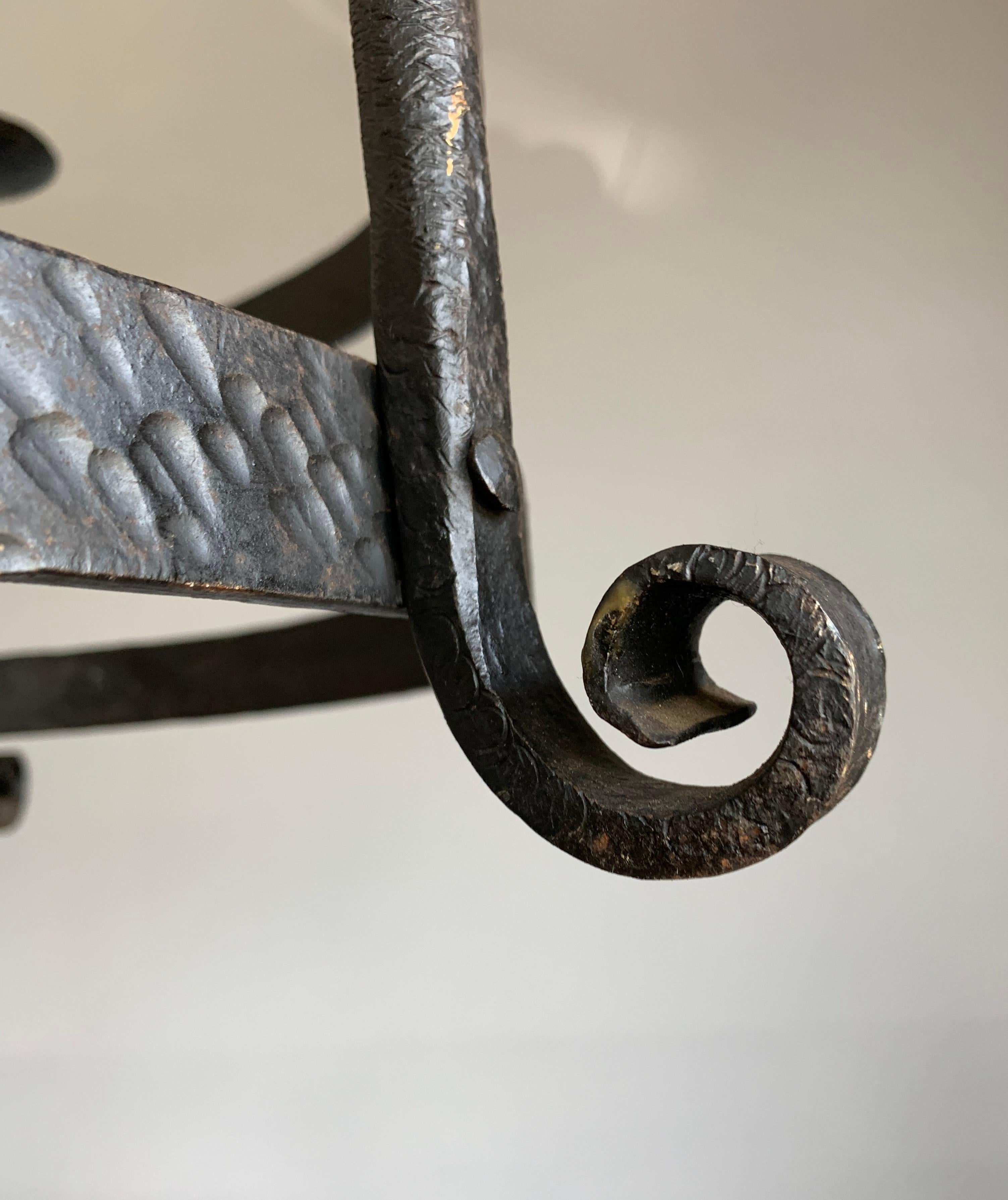 Raro Candelabro Dragón de Hierro Forjado a Mano de Estilo Medieval - Portavelas siglo XX en venta