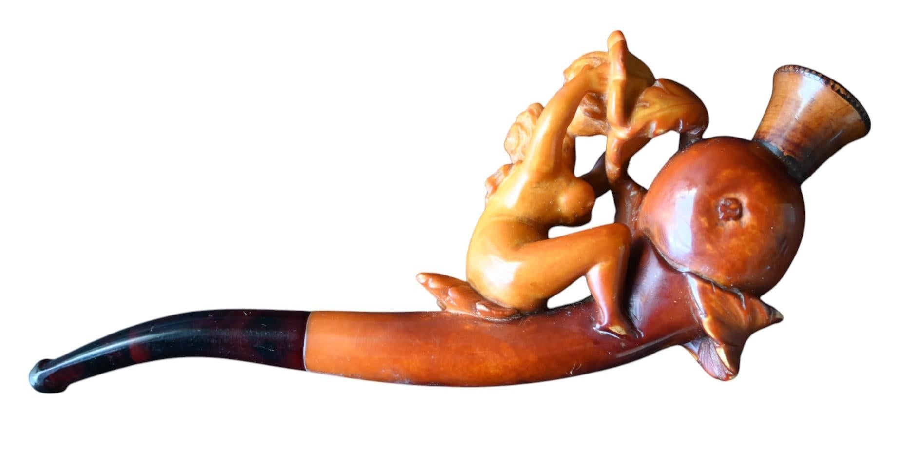 Pipa de espuma de mar rara, siglo XIX - Eros y Psique, escena mitológica erótica. Tallado a mano en venta