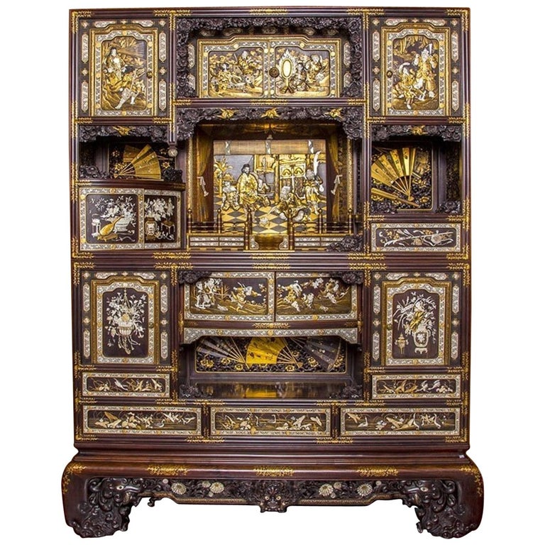 https://a.1stdibscdn.com/rare-meiji-period-japanese-lacquer-cabinet-for-sale/1121189/f_120368131536987612313/12036813_master.jpg?width=768