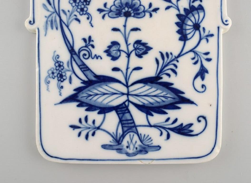German Rare Meissen Blue Onion Butter Board in Hand-Painted Porcelain, Late 19th C For Sale