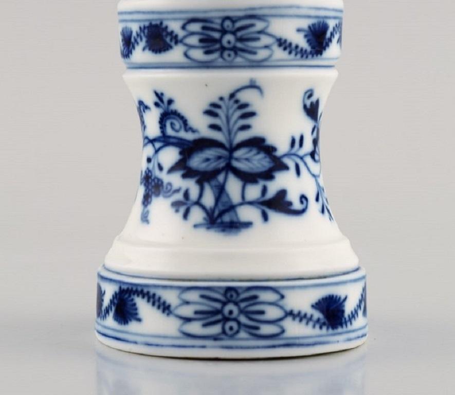Early 20th Century Rare Meissen Blue Onion Pepper Mill in Hand-Painted Porcelain, Approx. 1900
