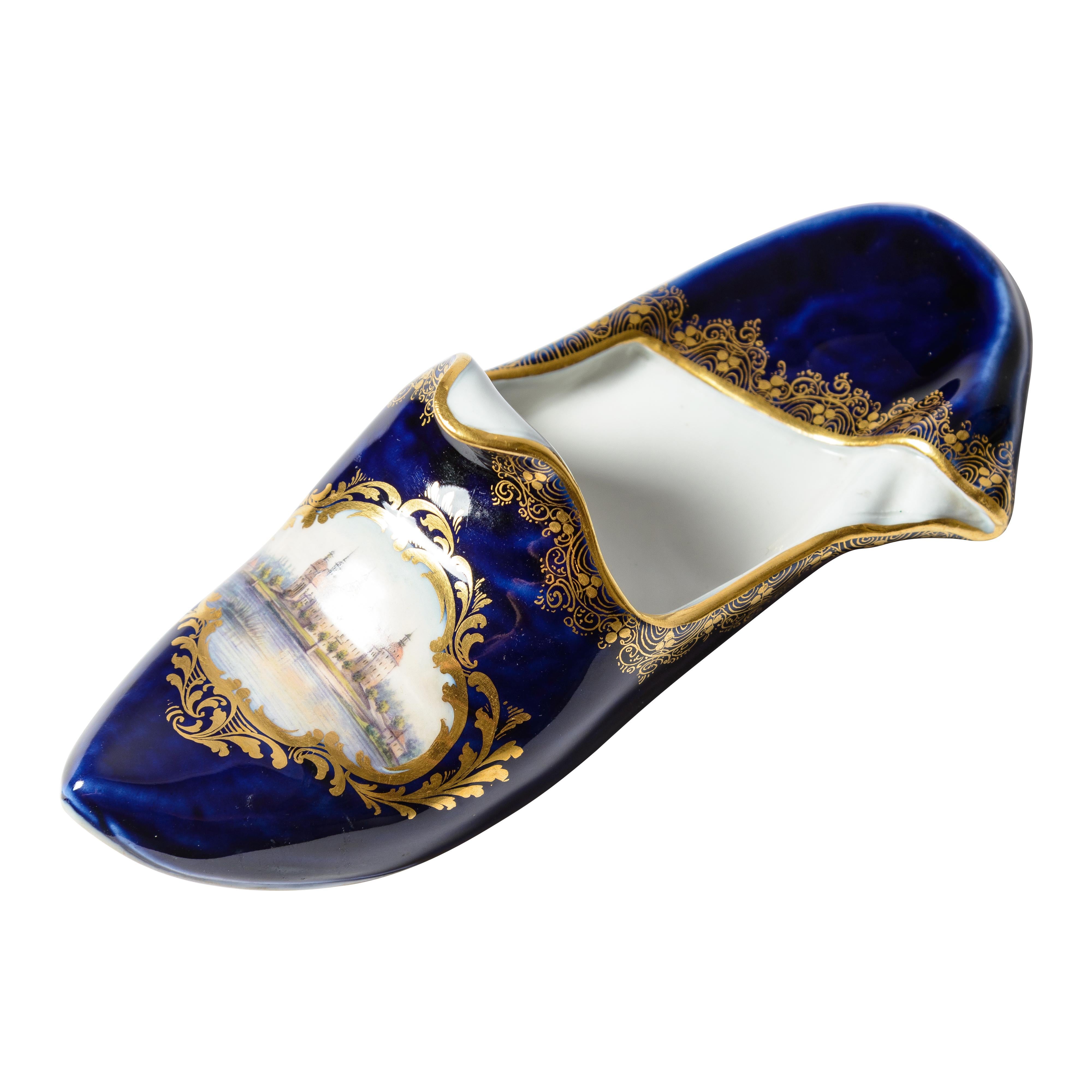 Rare pantoufle « Shoe » de Meissen bleu cobalt peint à la main représentant le château de Moritzburg, vers 1890 en vente 3