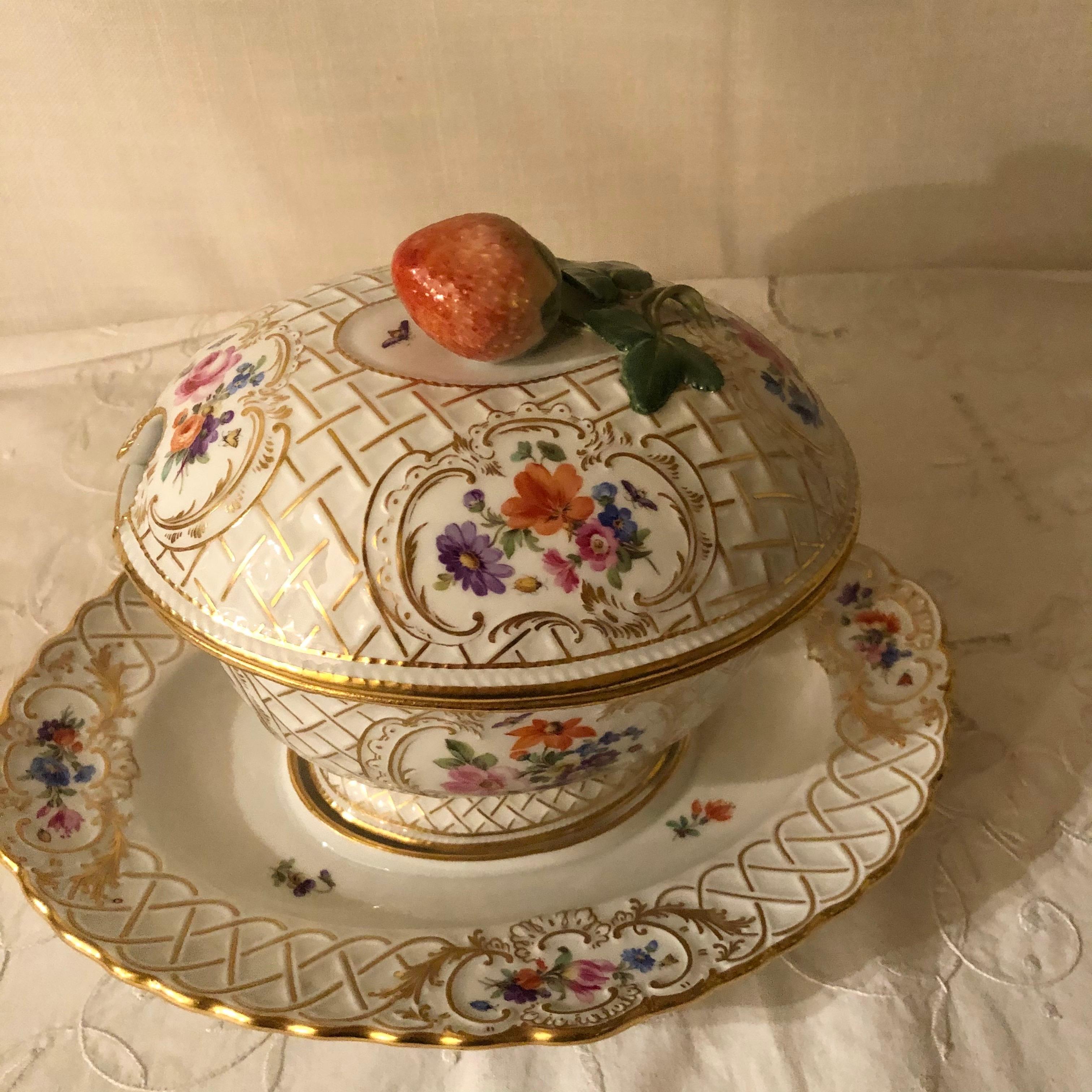 Rare Meissen Gravy or Saucier with Attached Underplate and Cover with Strawberry In Good Condition For Sale In Boston, MA