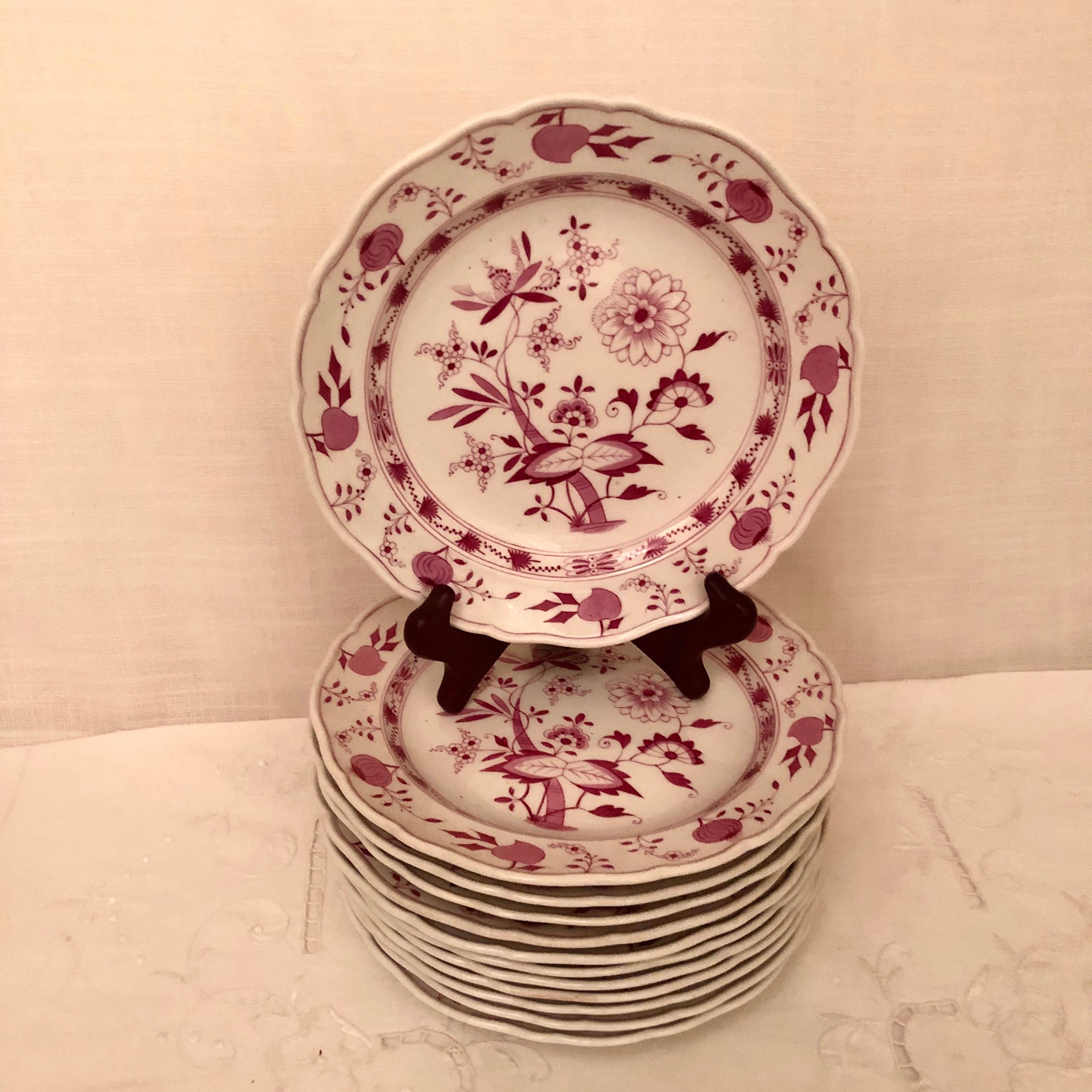 Rare Meissen Large 66-Piece Pink Onion Dinner Service In Good Condition In Boston, MA