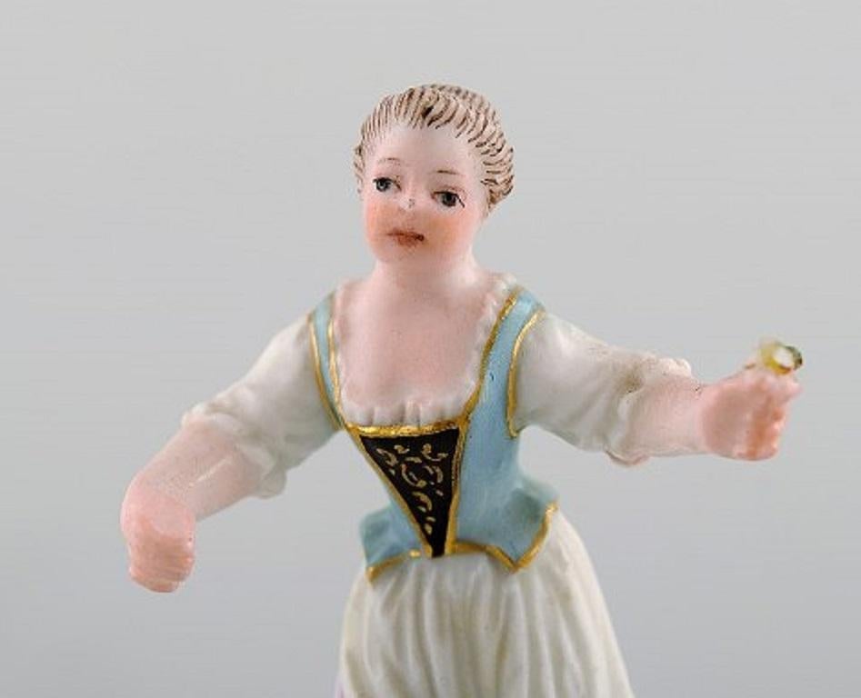 Rare Meissen Miniature Figure after Johann Joachim Kändler, Girl with Flowers In Good Condition For Sale In Copenhagen, DK