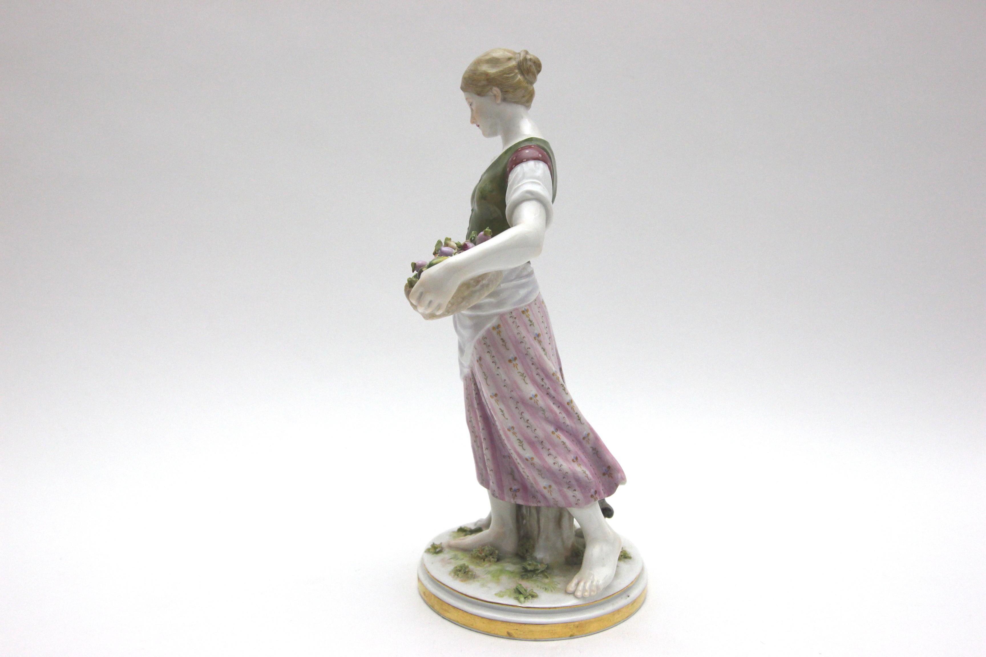 Rare Meissen Porcelain Art Nouveau Figure as a Girl with Dog (Art nouveau)