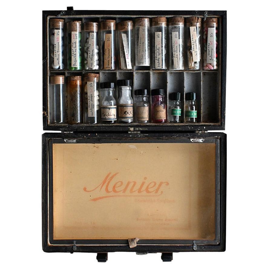 Rara valigetta di campioni di dolci di Menier Chocolatier in vendita