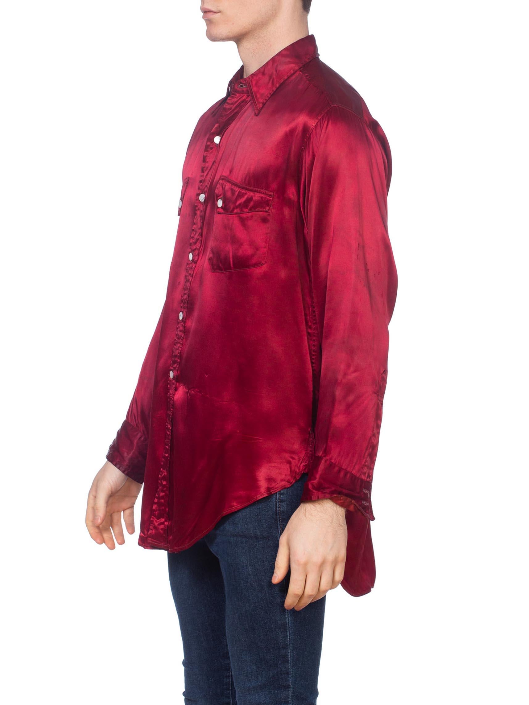 1930'S Cranberry Red Rayon Satin Very Rare Men's Western Shirt In Excellent Condition For Sale In New York, NY