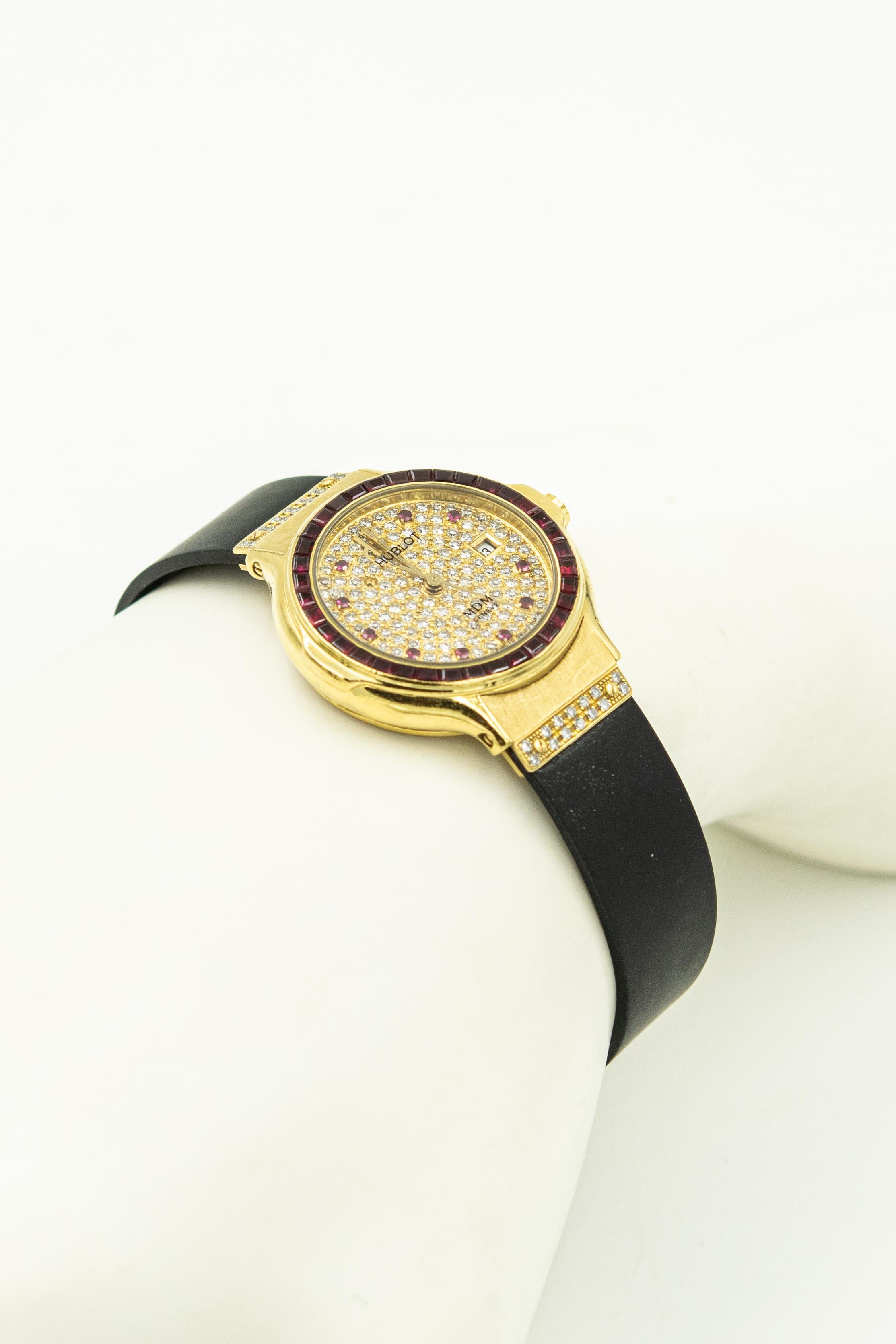 Montres-bracelets Hublot saphir rubis diamant en or 18 carats pour hommes et femmes  en vente 10