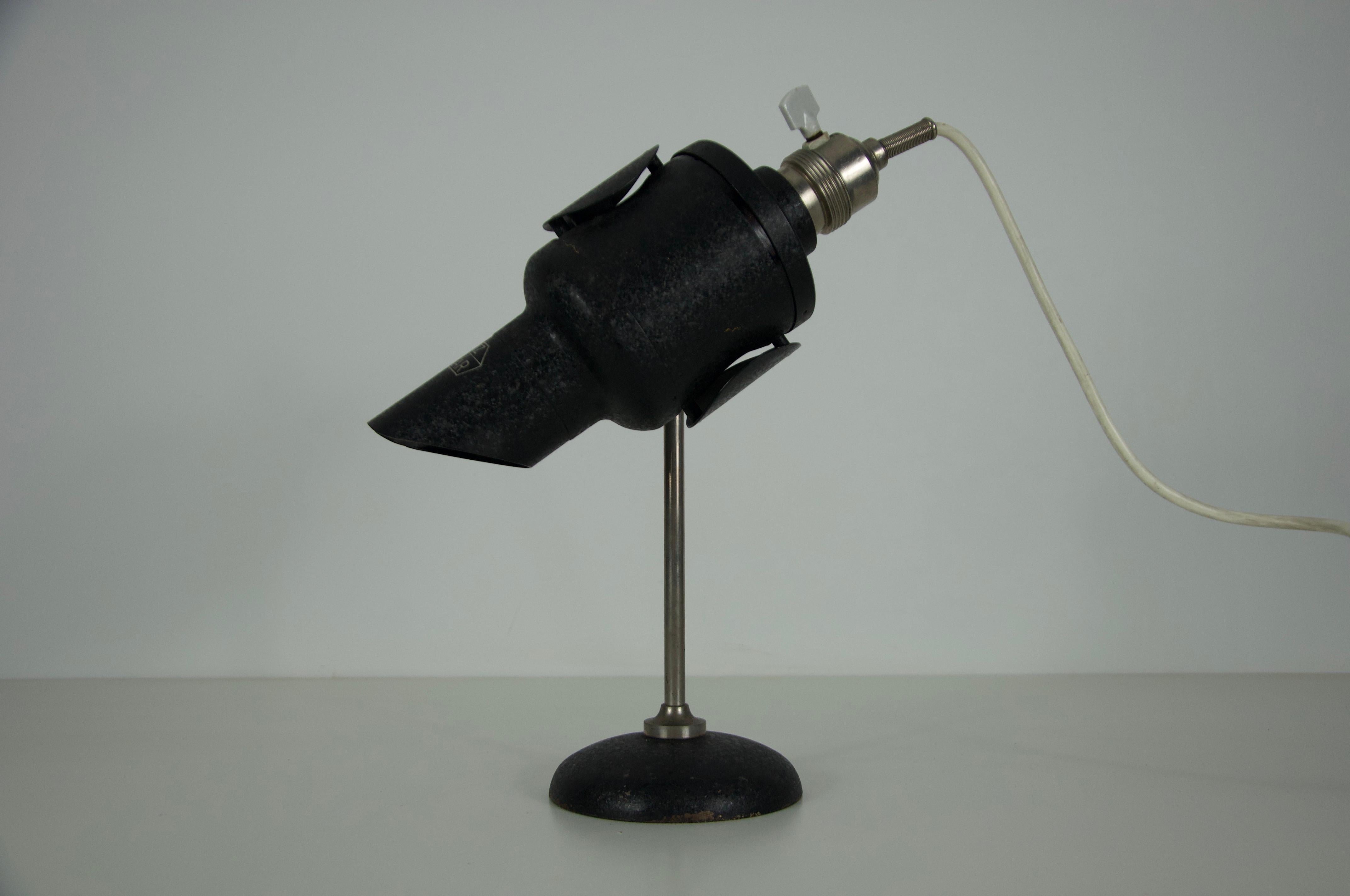 Rare lampe de table en métal par E. Leitz, années 1960, Allemagne Bon état - En vente à Hagenbach, DE