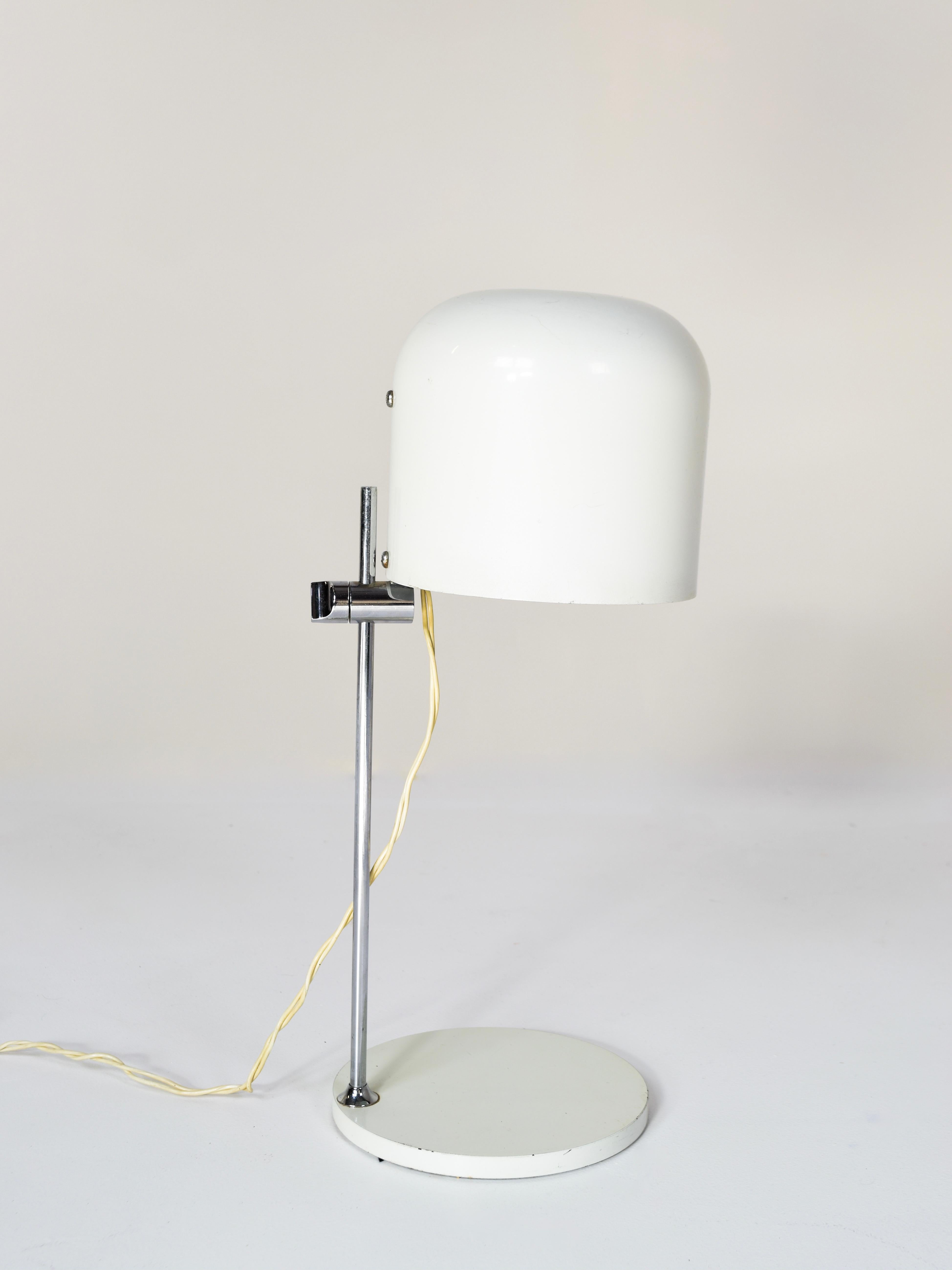 Rare Metalarte table lamp by André Ricard, Spain, 1960s. This lamp is in height adjustable and the lampshade can be turned. The lamp is white with a metal foot and a white base, all in metal. It has a Minimalist and modern design and is signed on