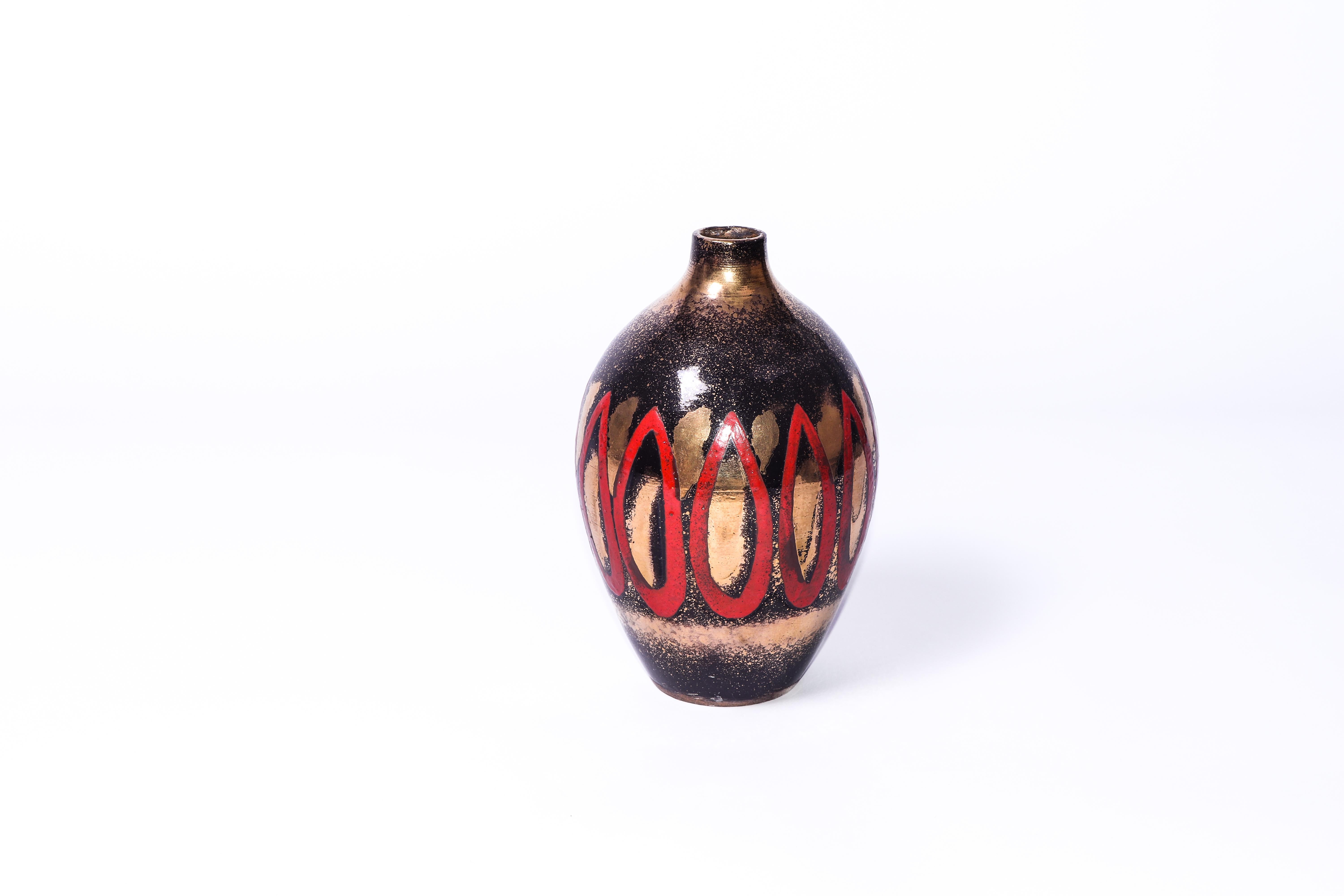 Squisito vaso metallico di uno dei principali ceramisti francesi dell'Art Déco, Jean Besnard. 

Vedi pagina 65 di 