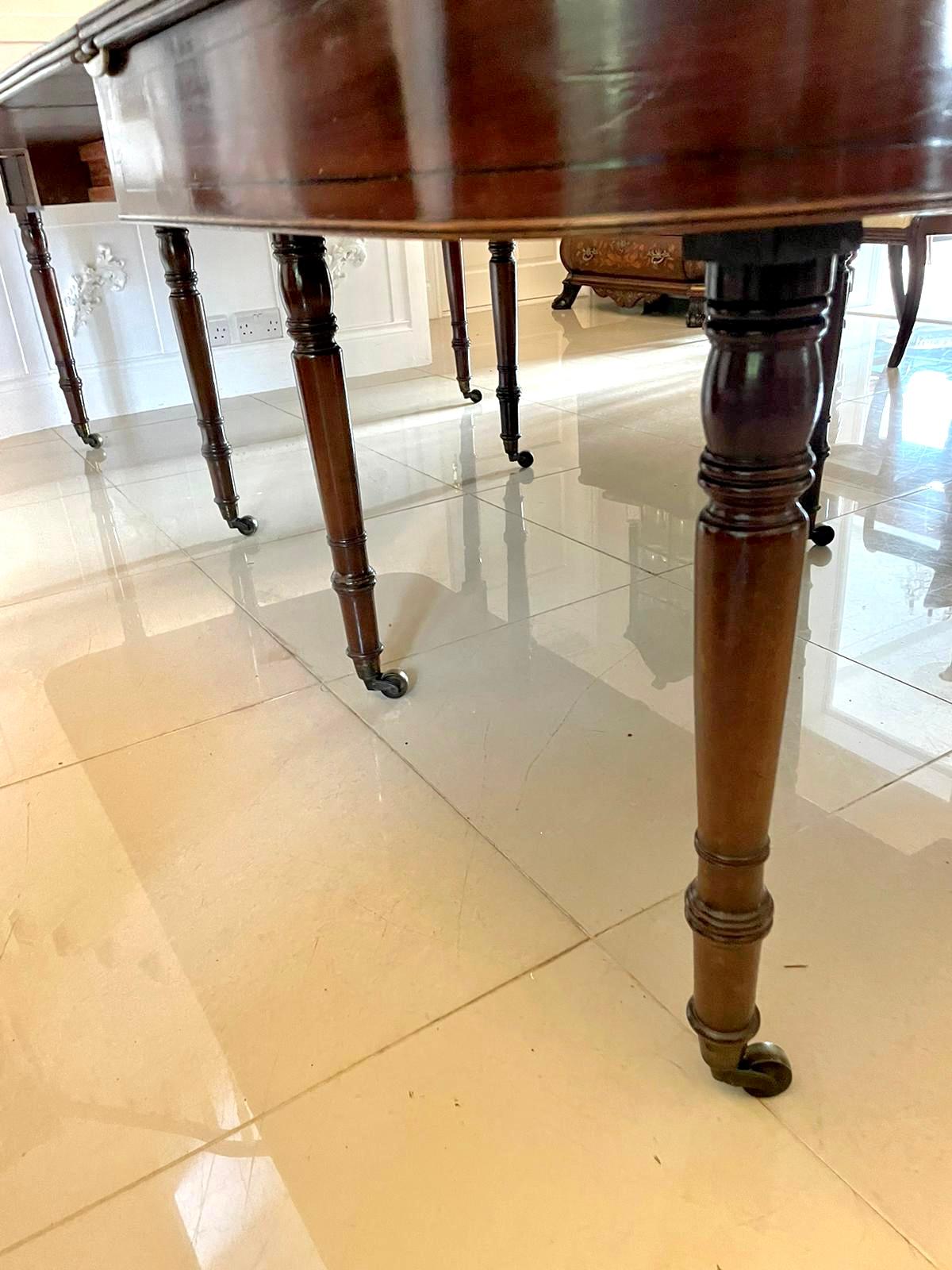 Rare table de salle à manger à rallonge de qualité George III en acajou métamorphique en vente 6