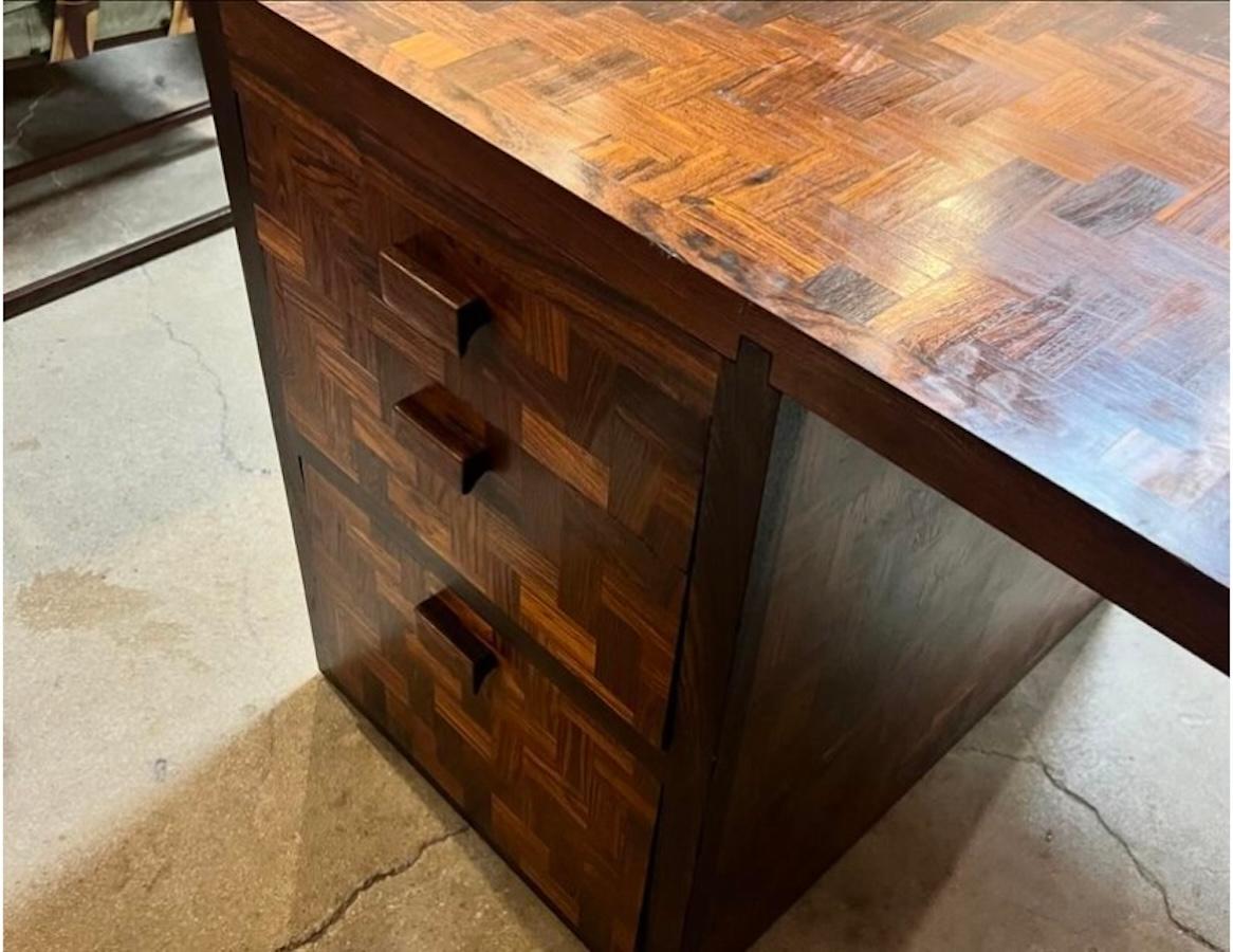 Raro escritorio ejecutivo de cocobolo de Don Shoemaker, México, hacia la década de 1960. Mexicano