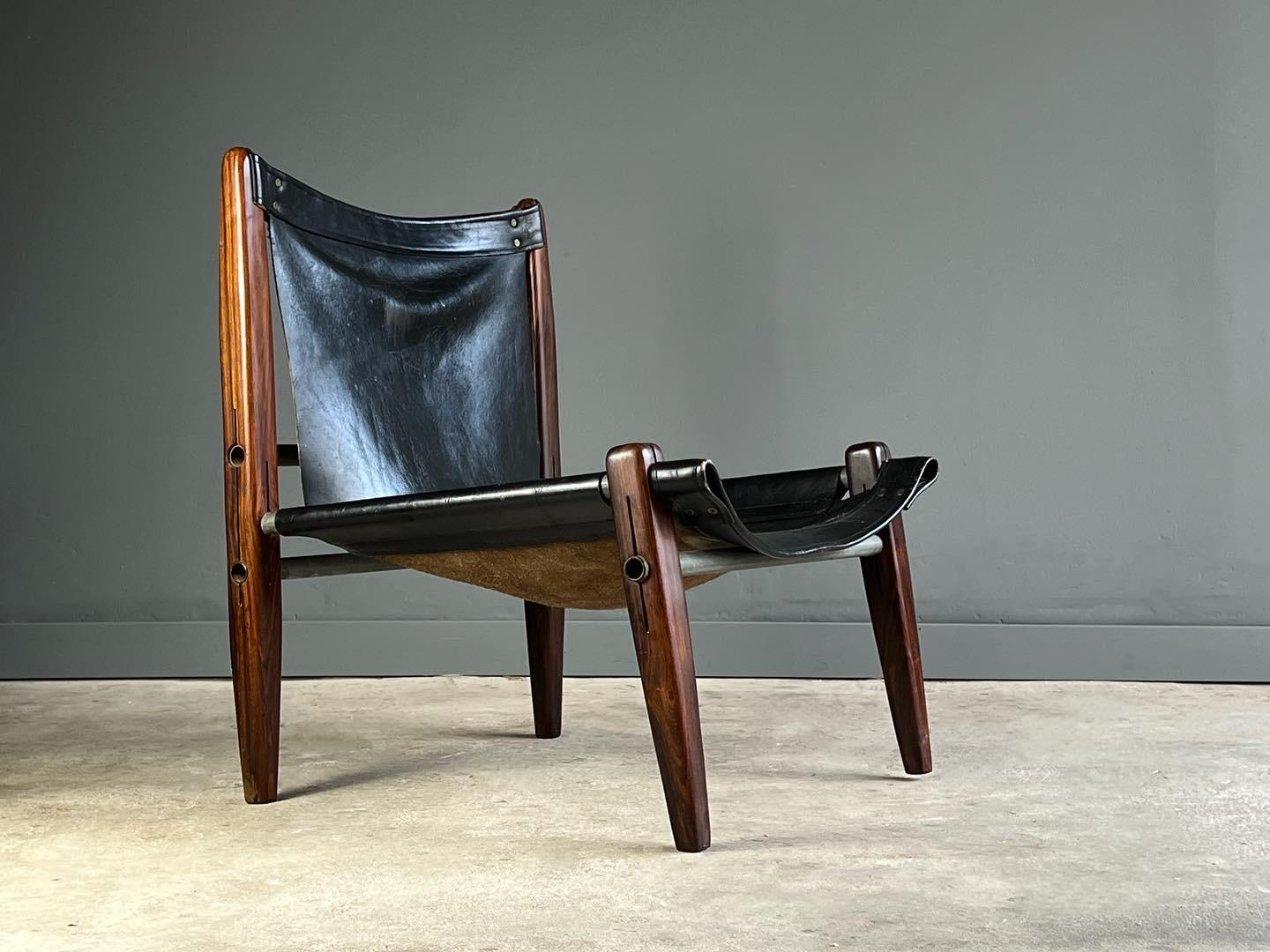 Incredibly uncommon chair designed by Don Shoemaker. This beauty was designed in 1960 and referred as silla “Tubo”. Made from cocobolo, leather and tubular steel stretchers that fit nicely inside of round cutouts in frame. 

This design is a bit