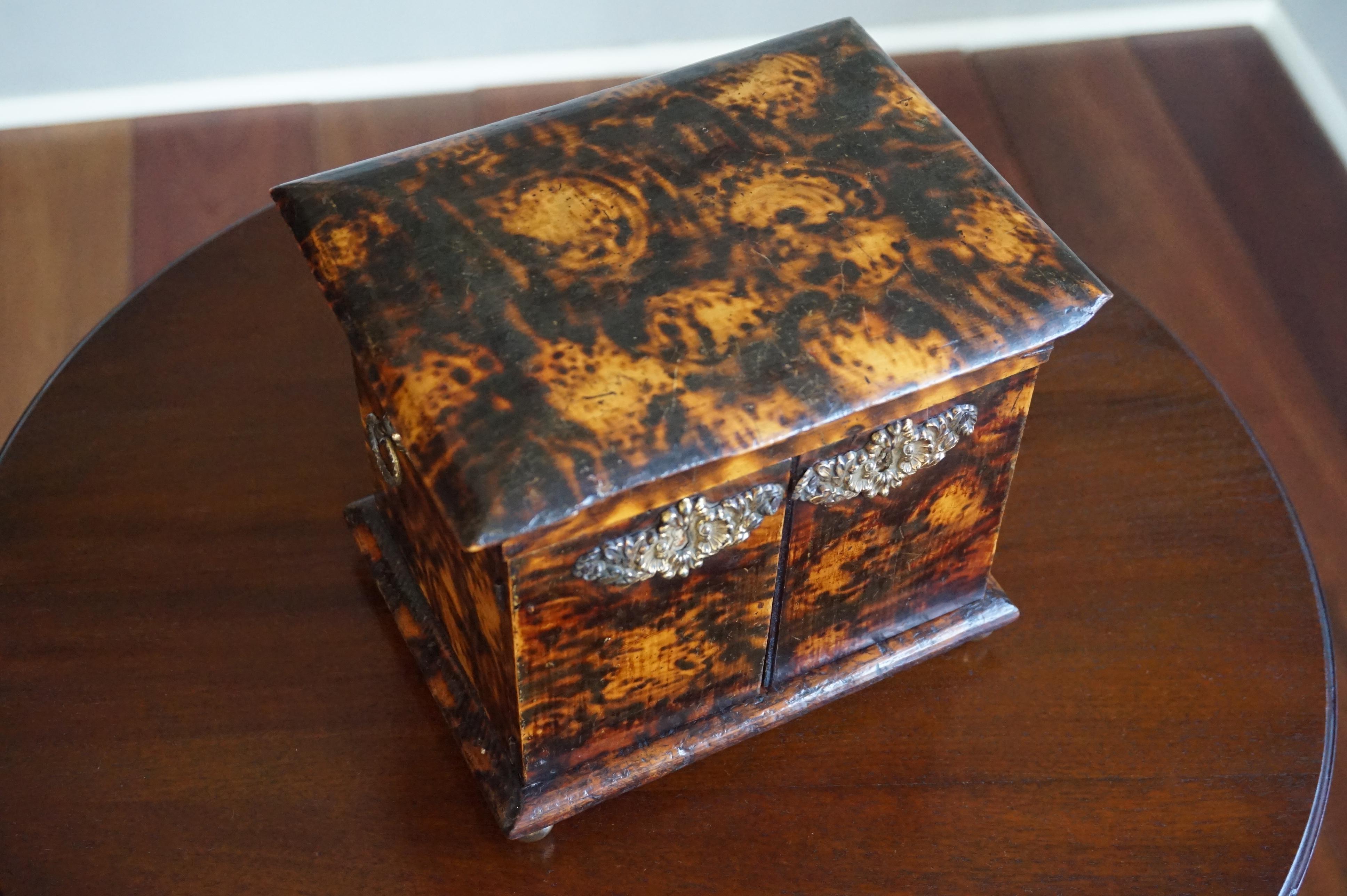 Rare Mid-19th Century Faux Tortoise Shell Jewelry Box & Various Other Purposes  im Zustand „Gut“ in Lisse, NL