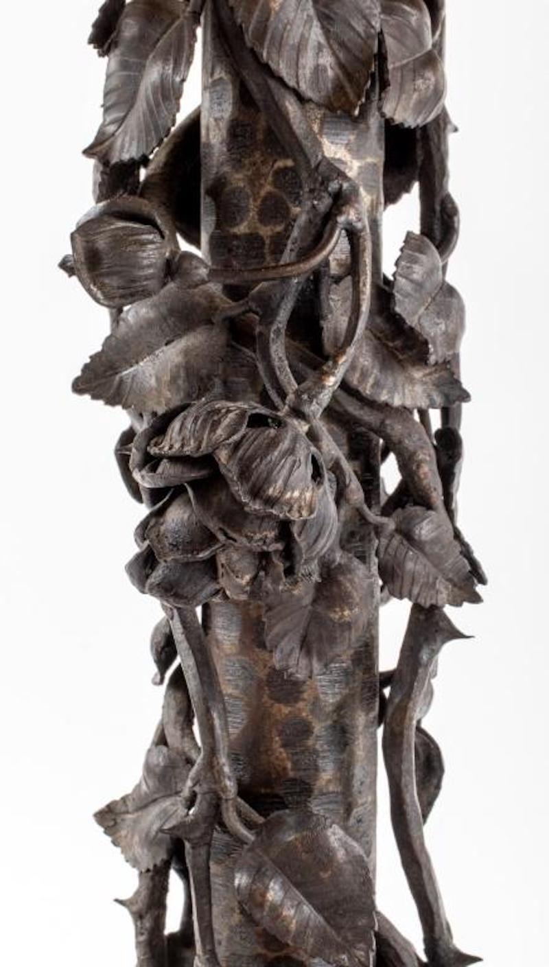 Seltene Bronze-Eisen-Tischlampe mit Rosenmotiv aus der Mitte des 20. Jahrhunderts im Angebot 6