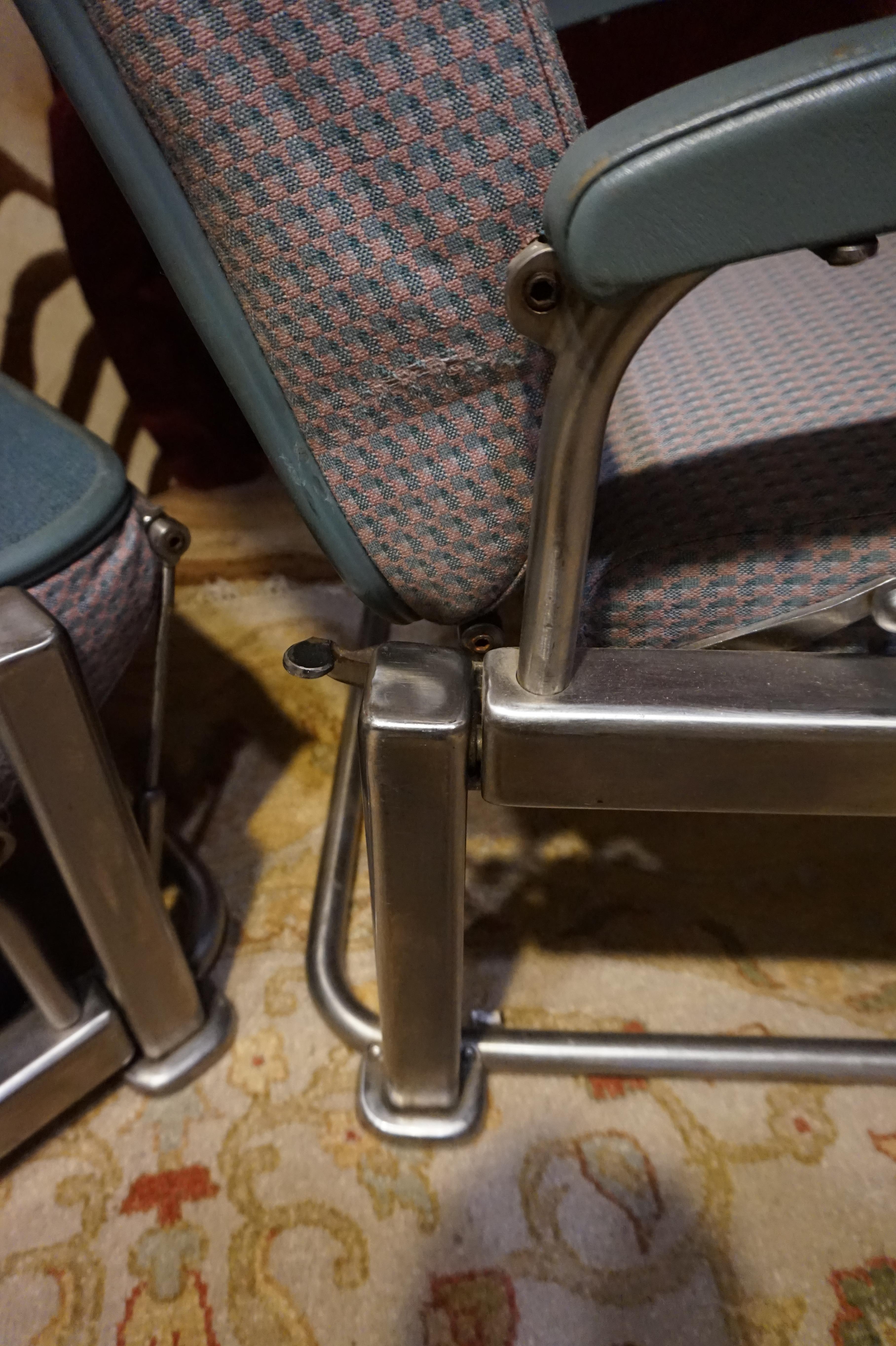 Seltene klappbare Cabin-Stühle im Bauhaus-Stil aus der Mitte des Jahrhunderts aus der kanadischen Pacific Railway im Angebot 4