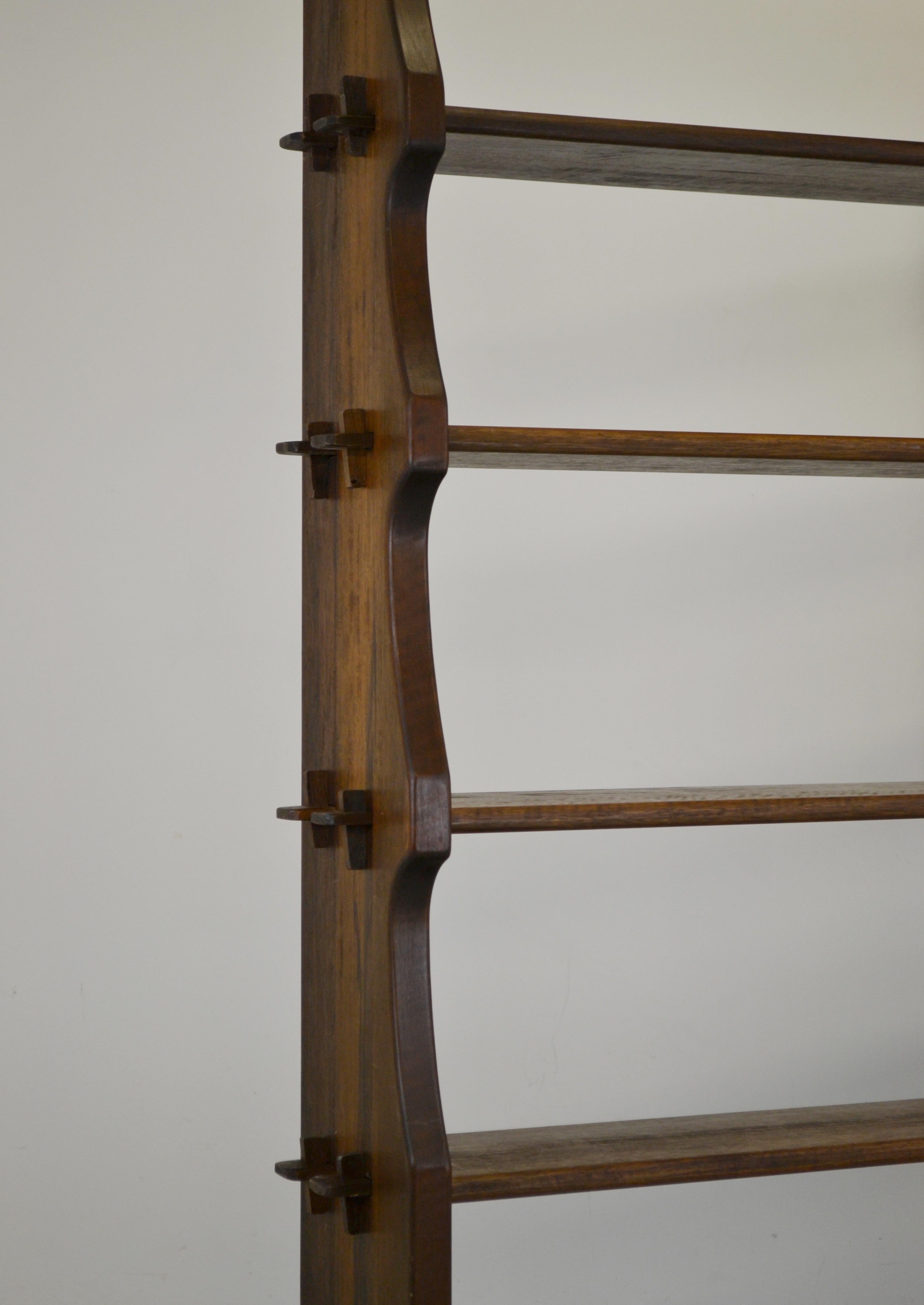 Rara librería modular alpina de madera maciza de mediados de siglo - Francia - hacia los años 50 en venta 1