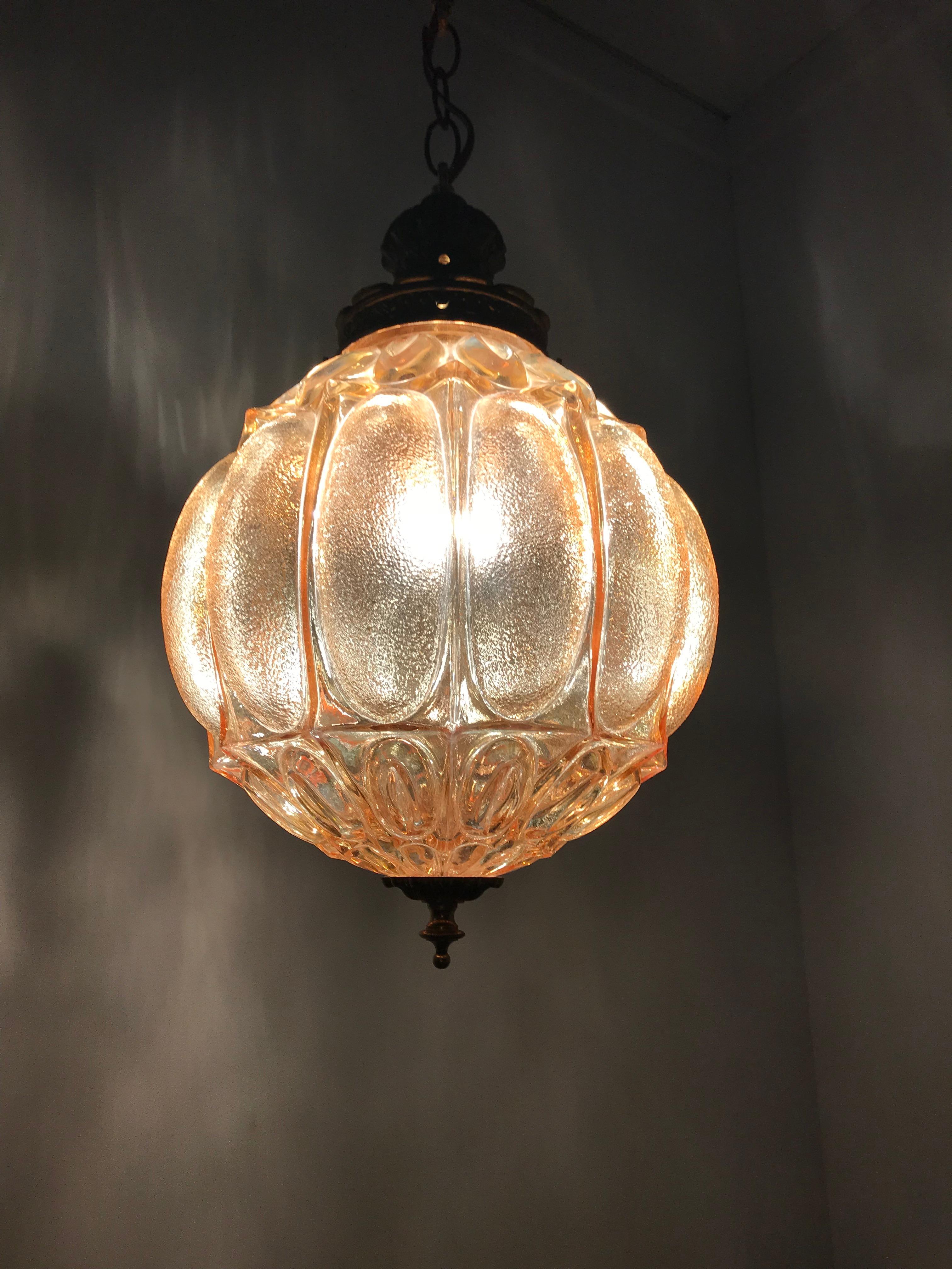 Rare MidCentury Modern Amber w Goldtone Glass and Brass Pendant / Light Fixture In Excellent Condition For Sale In Lisse, NL